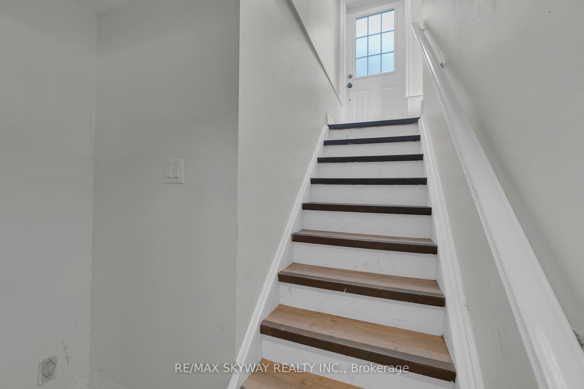92 Charleswood Circle Property Photo 32