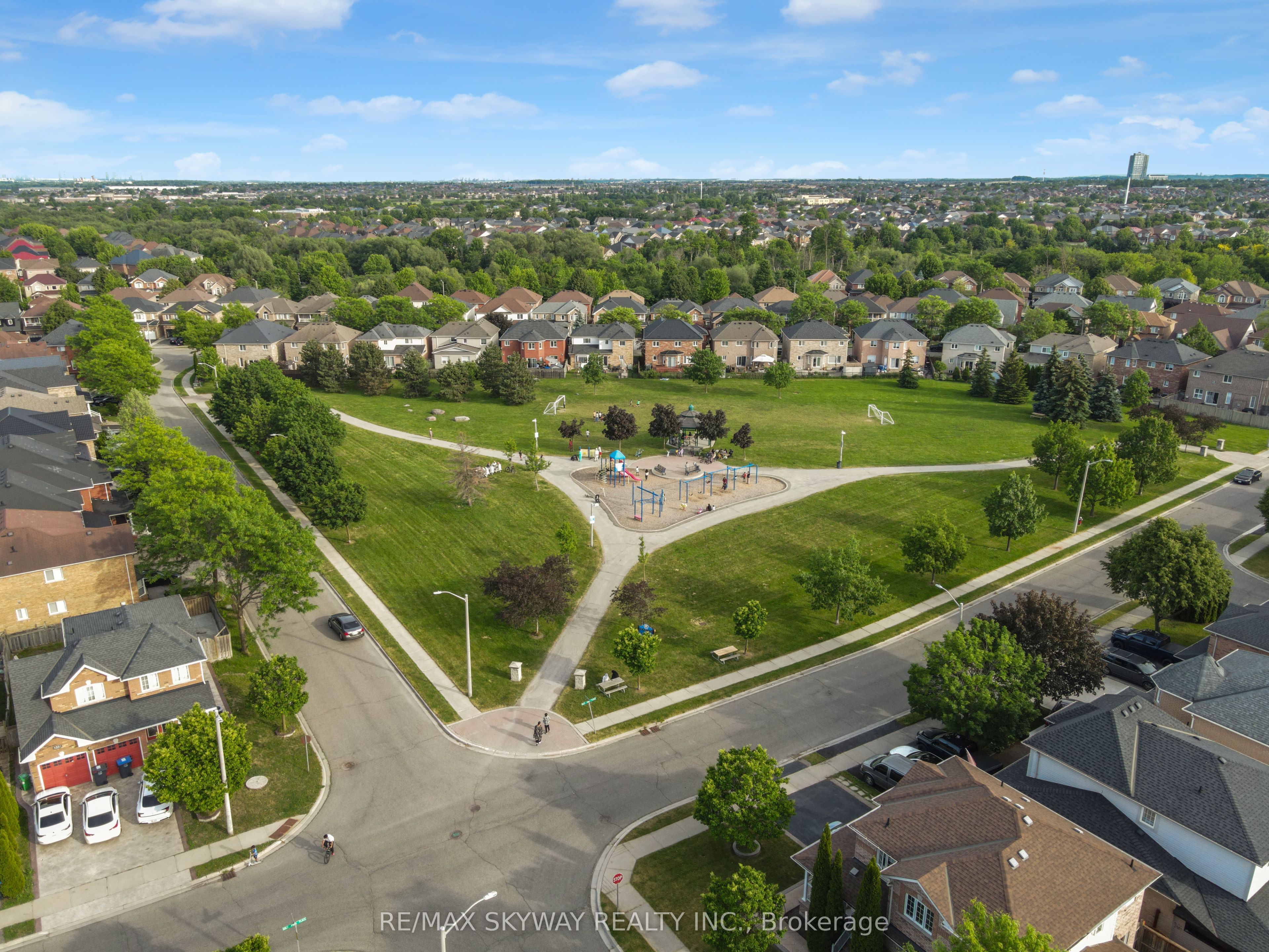 92 Charleswood Circle Property Photo 43