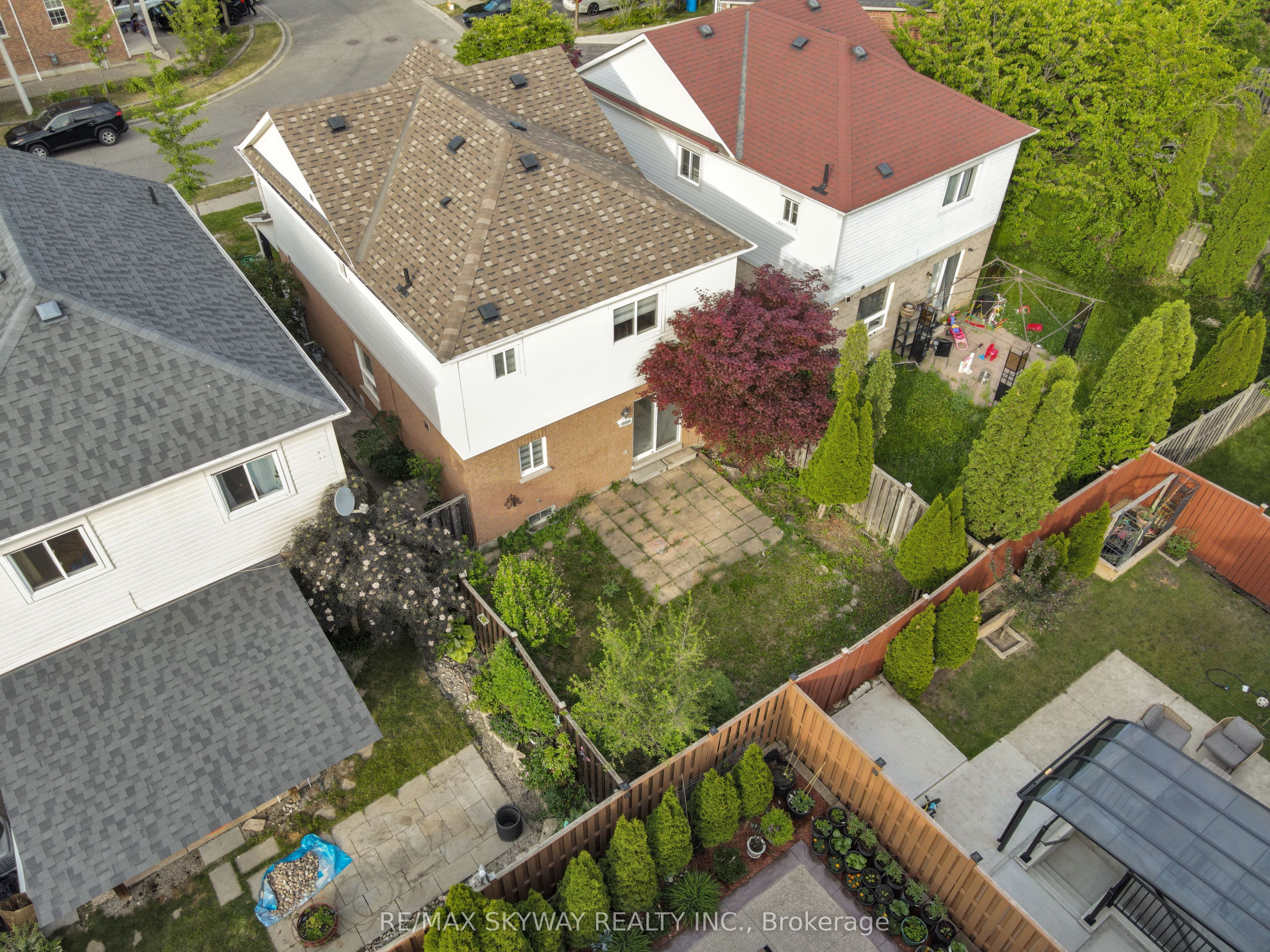 92 Charleswood Circle Property Photo 45
