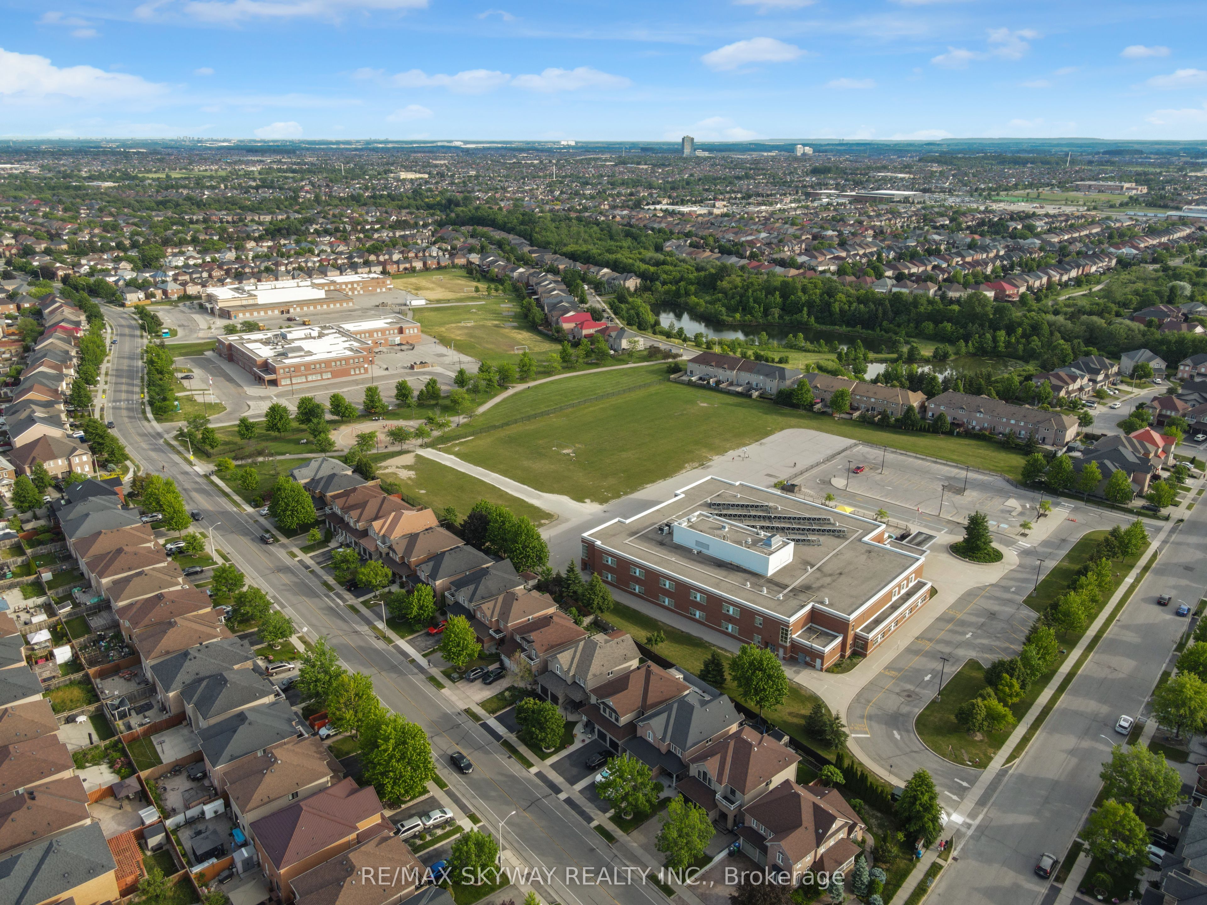 92 Charleswood Circle Property Photo 46