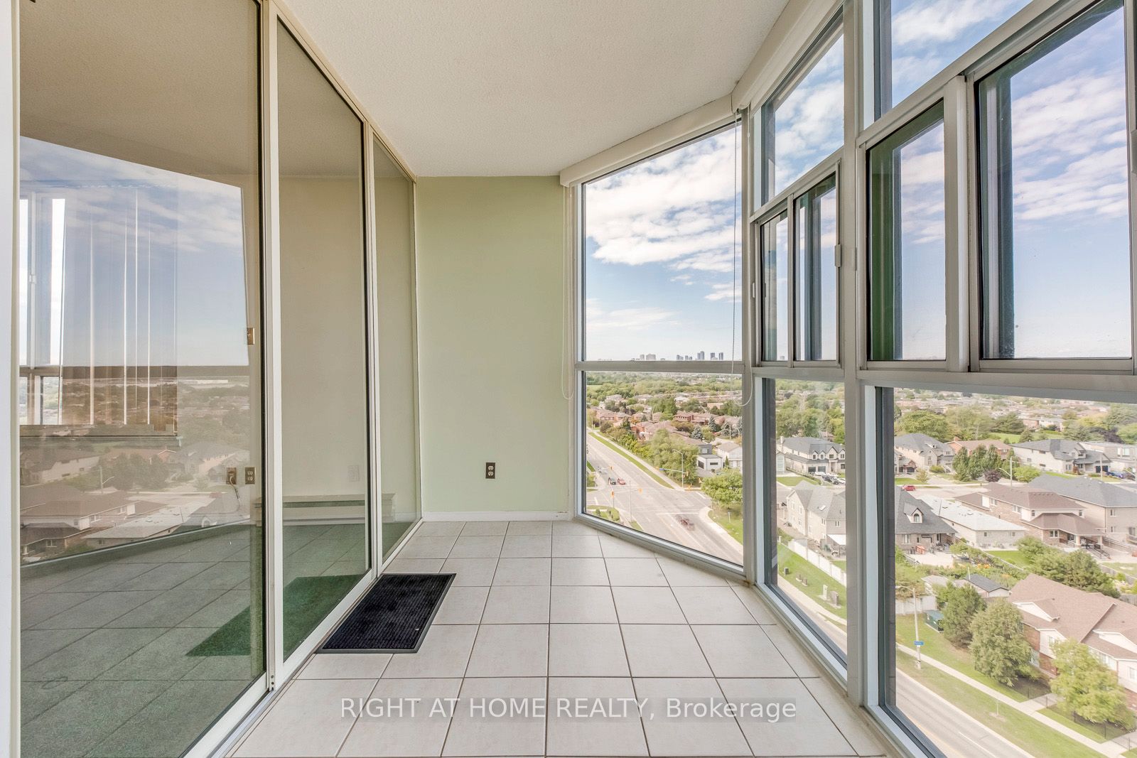 1360 Rathburn Road E 1603 Property Photo 14