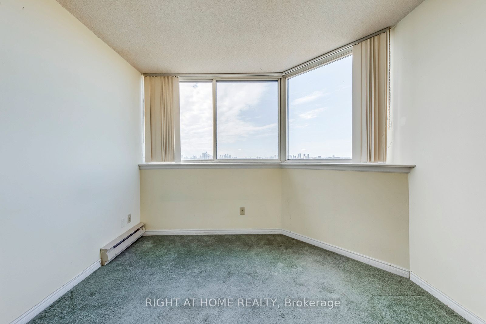 1360 Rathburn Road E 1603 Property Photo 18