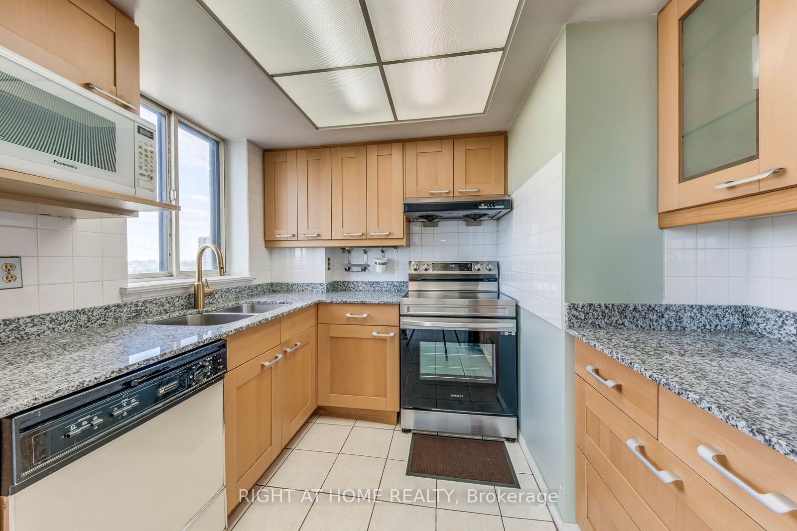 1360 Rathburn Road E 1603 Property Photo 19