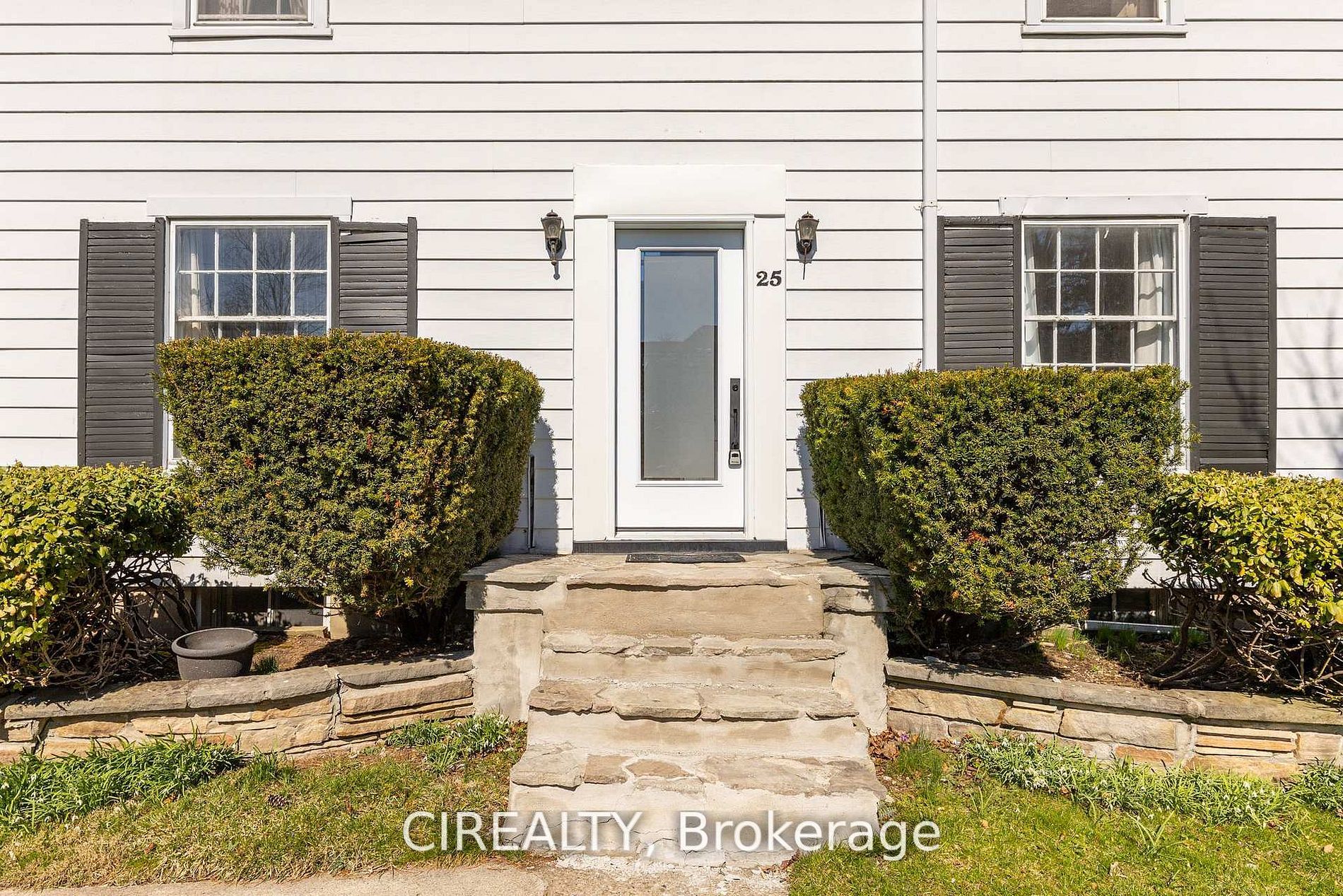 25 Howard Avenue Property Photo 4