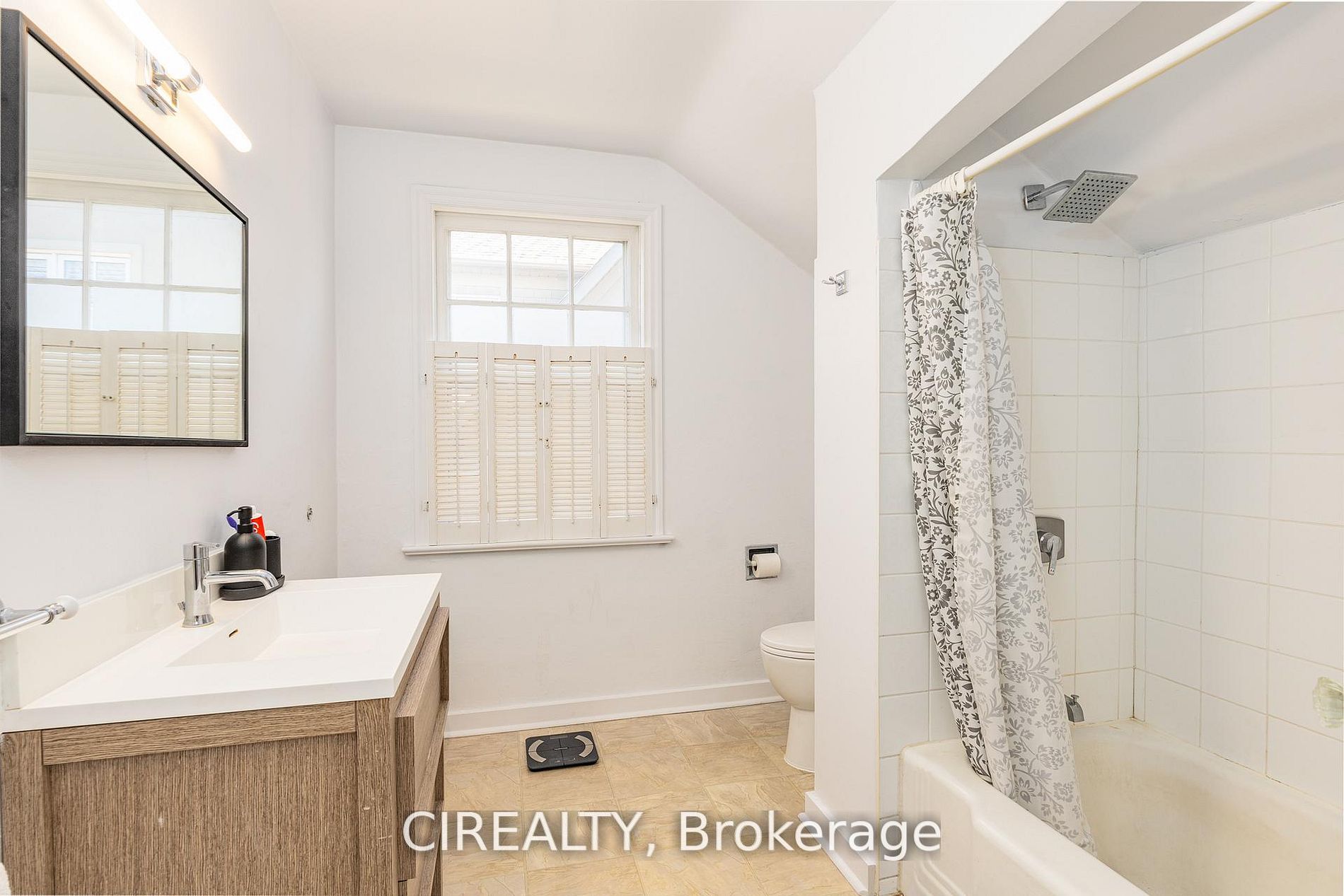 25 Howard Avenue Property Photo 21