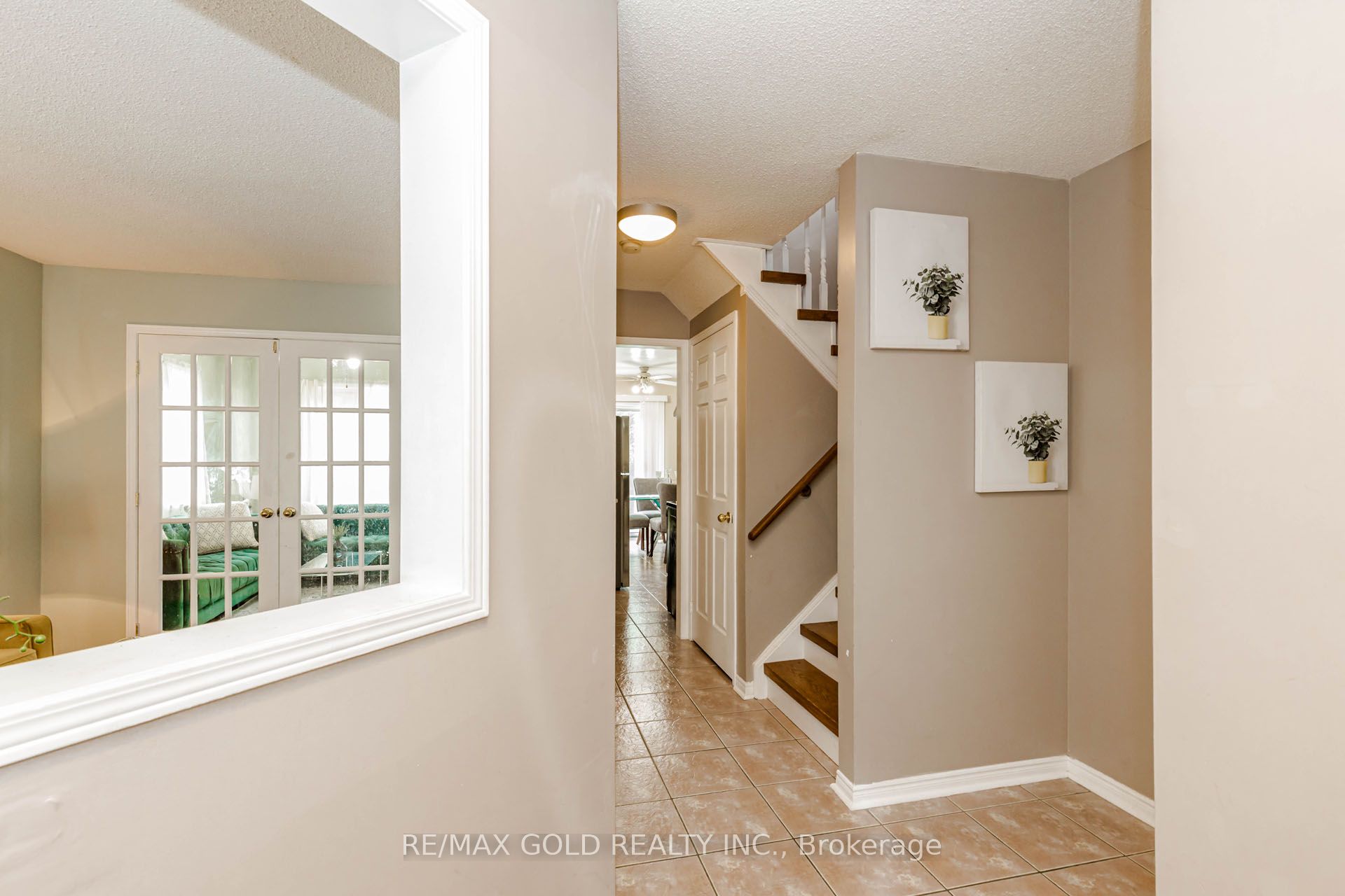 34 White Tail Crescent Property Photo 4