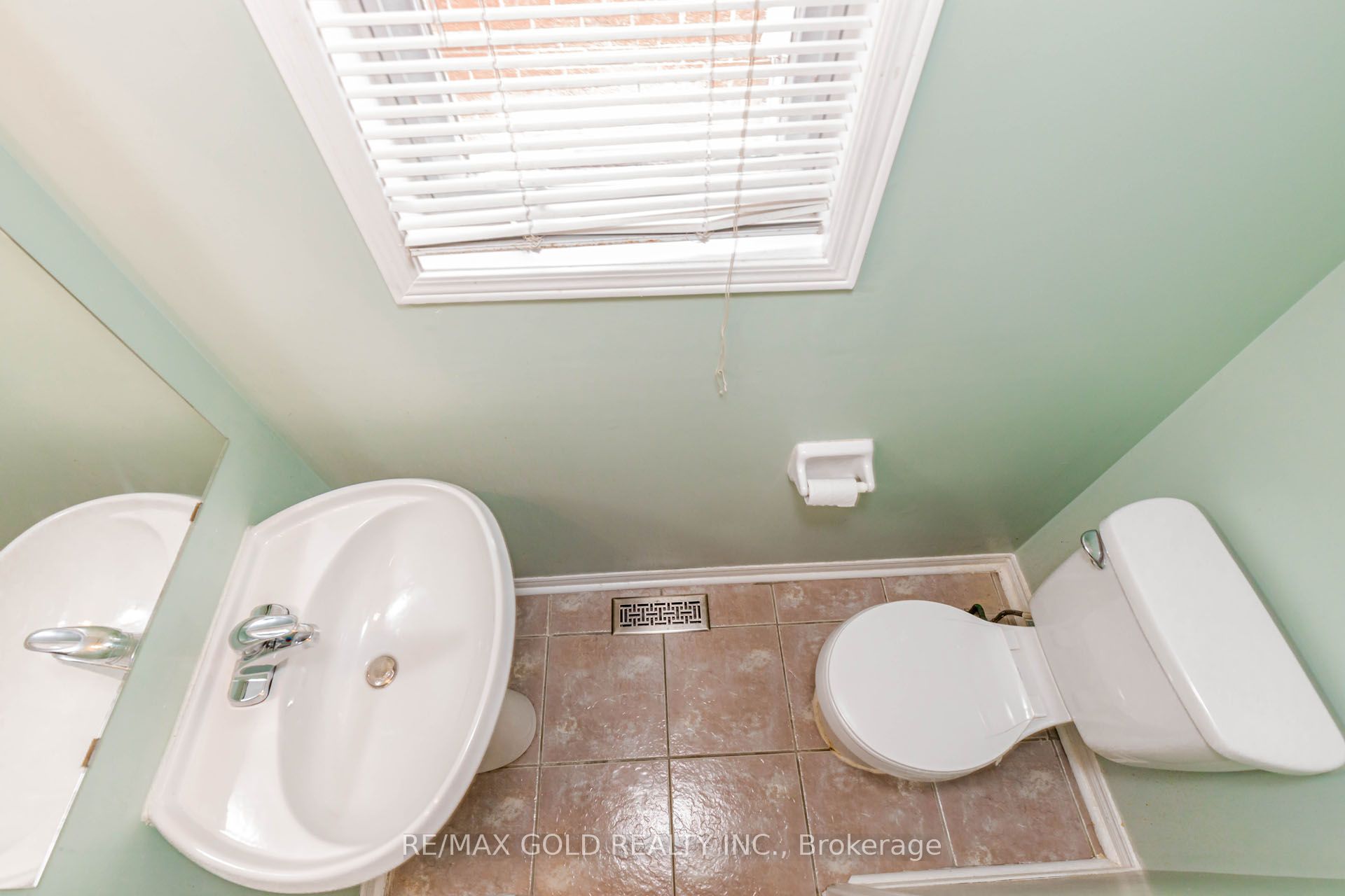 34 White Tail Crescent Property Photo 13