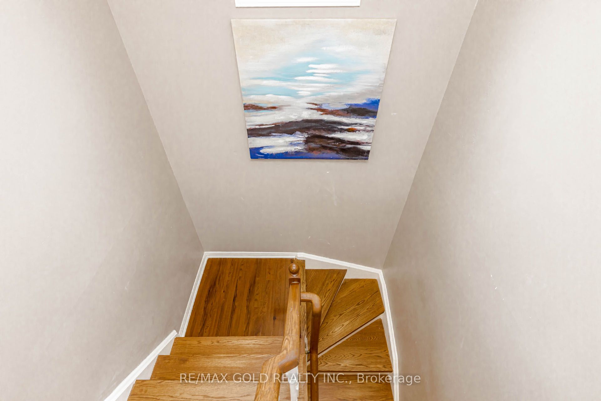 34 White Tail Crescent Property Photo 14