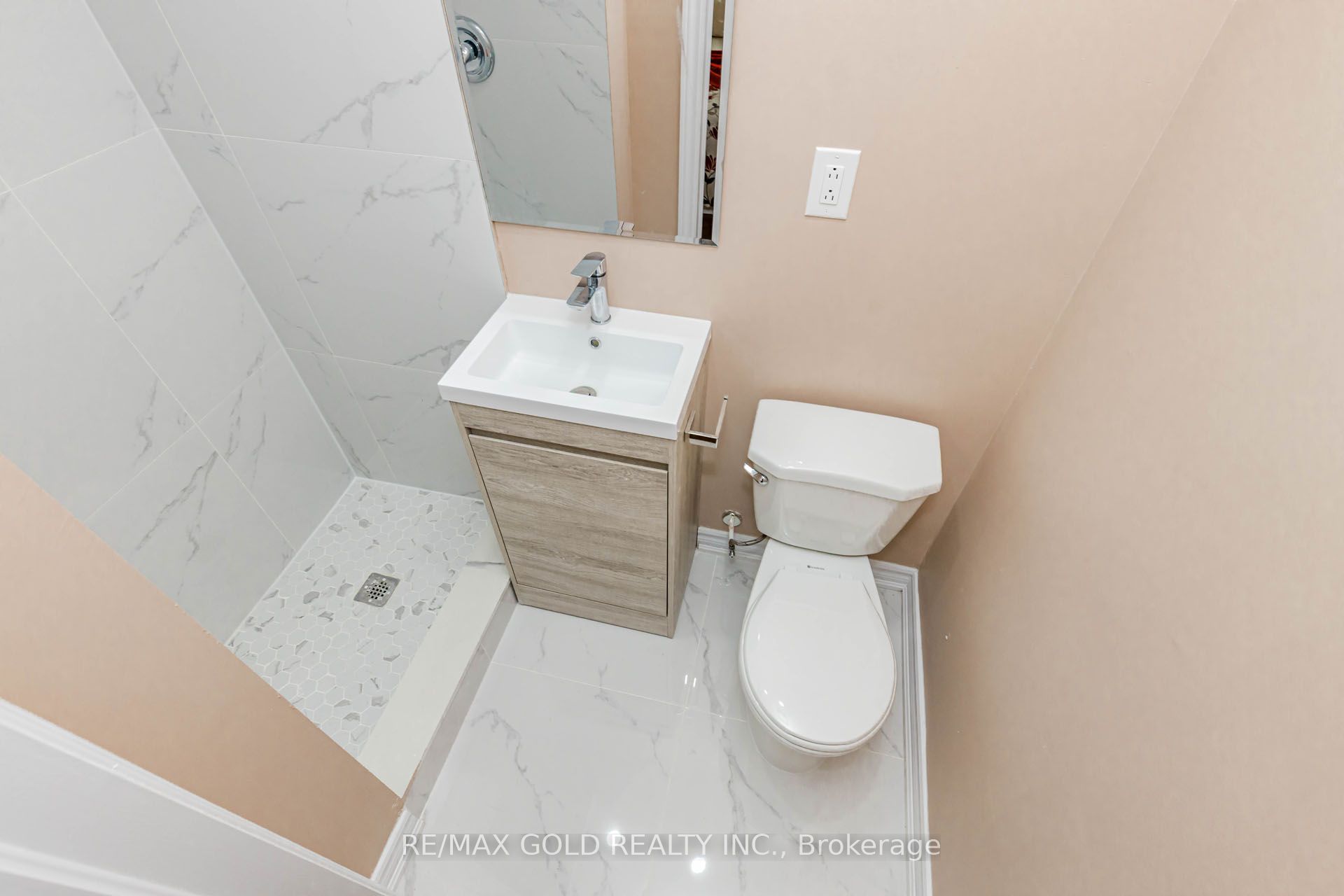 34 White Tail Crescent Property Photo 17