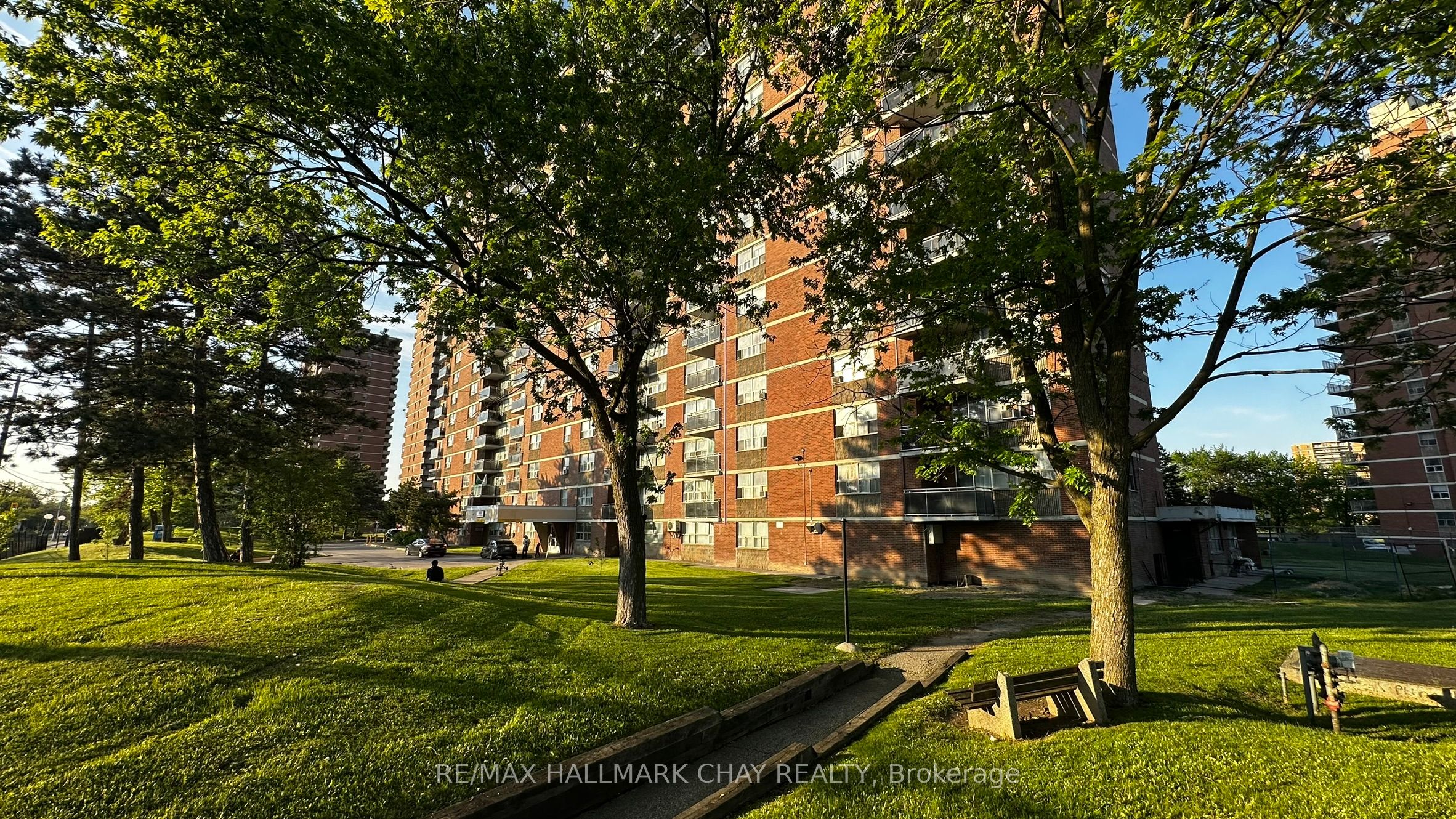 2645 Kipling Avenue 905 Property Photo 2