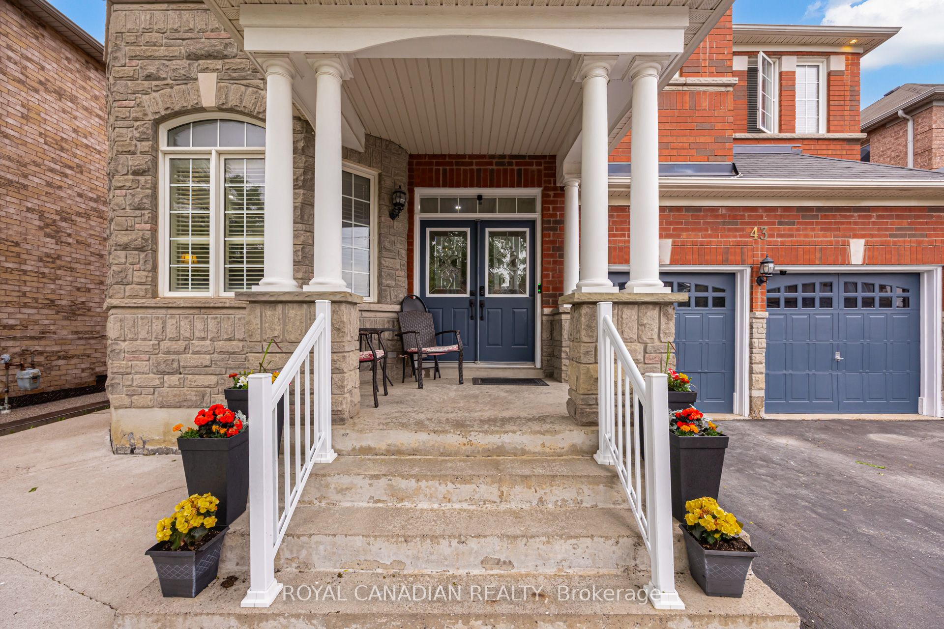 43 Bluffwood Crescent Property Photo 2