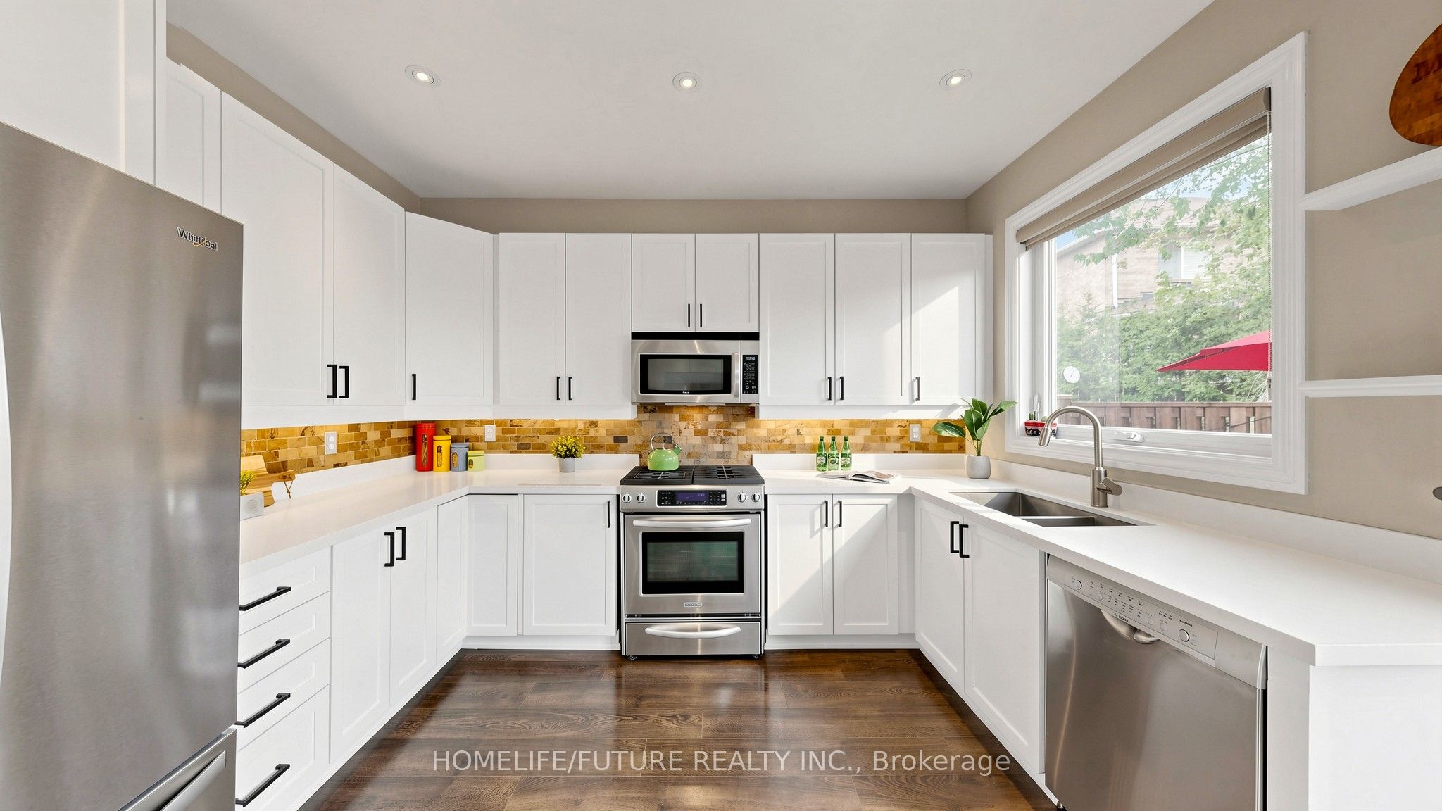 2440 Hollybrook Drive Property Photo 14