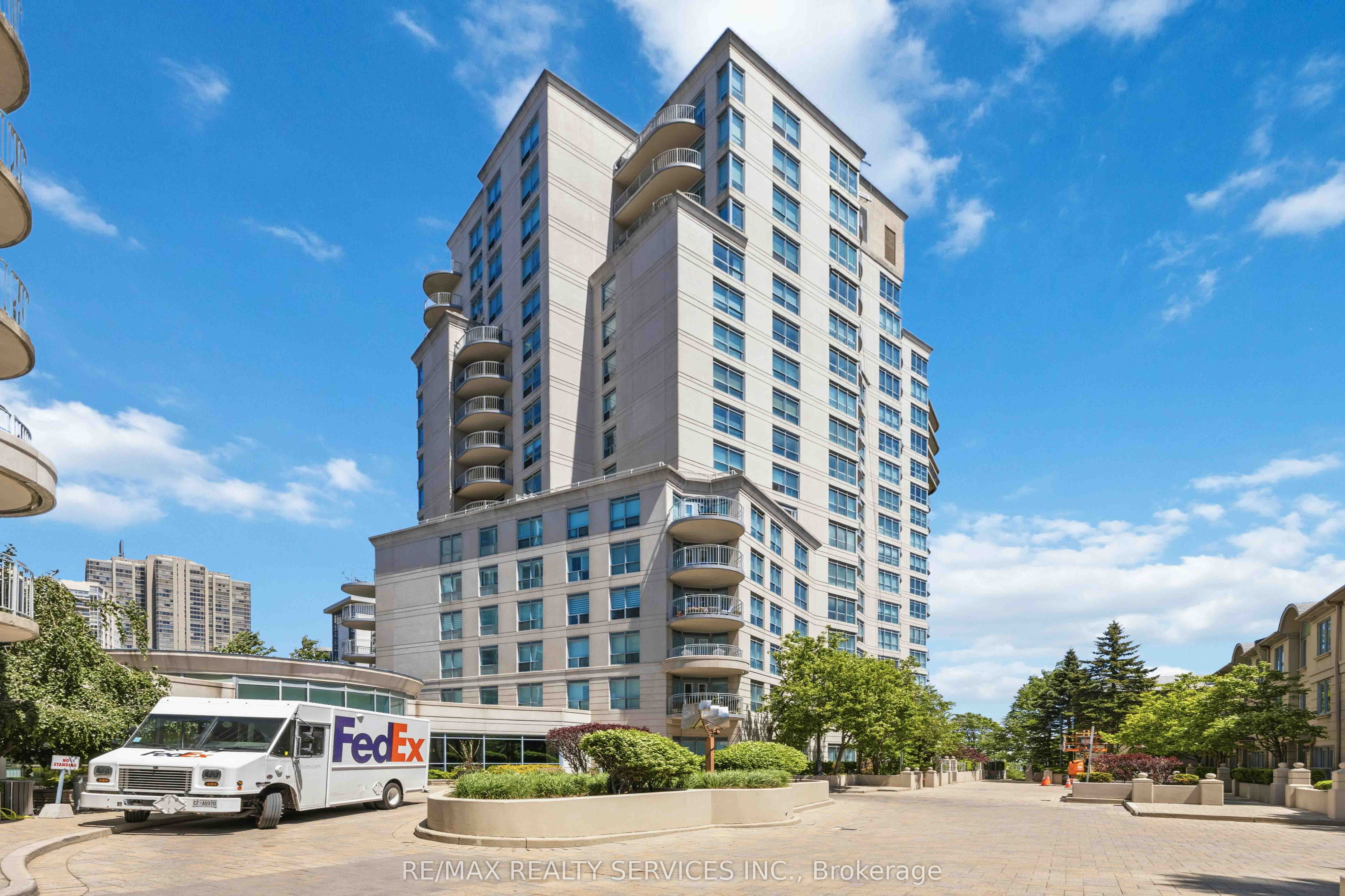 2111 Lake Shore Boulevard W 121 Property Photo 1