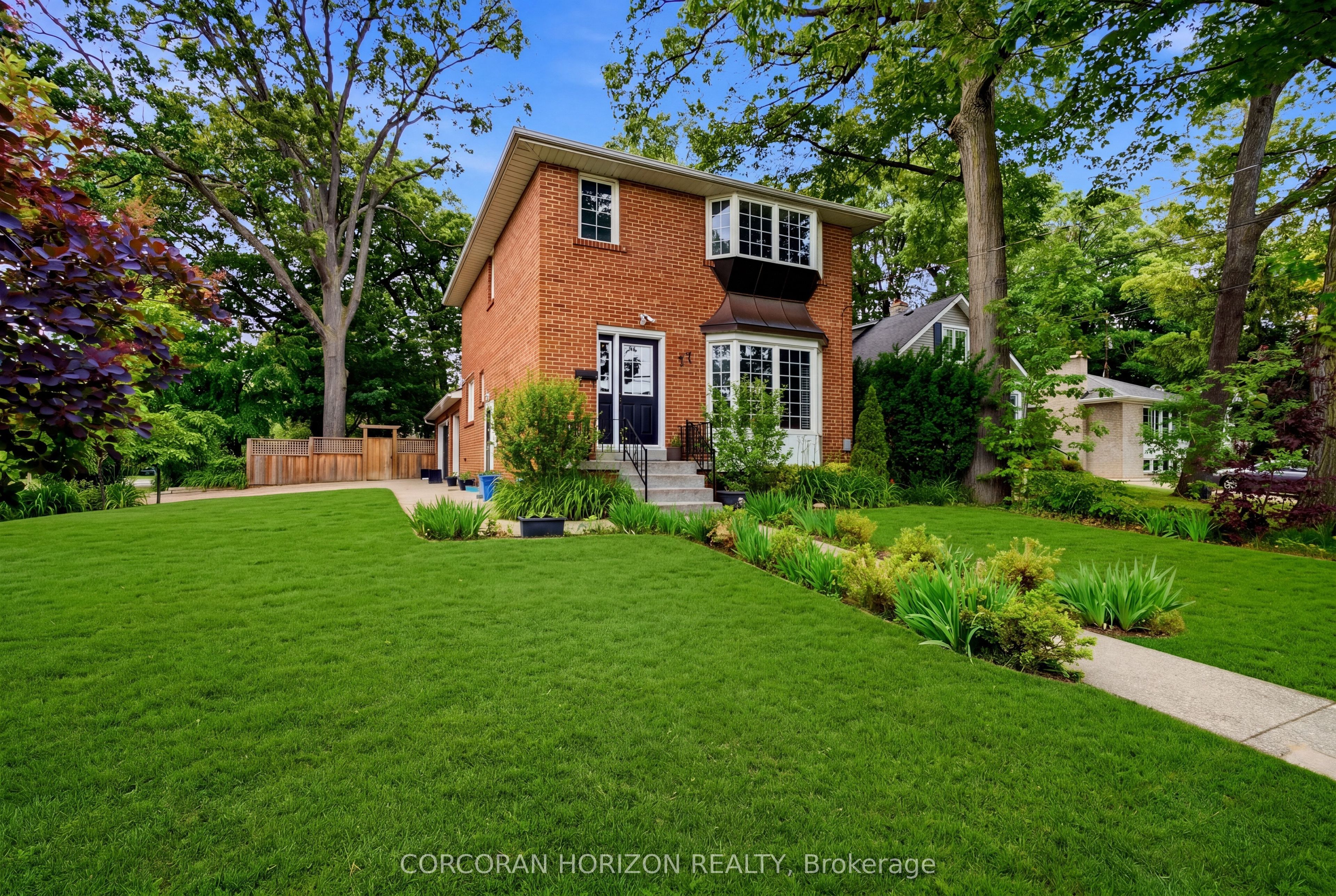 77 Mineola Road E Property Photo 1