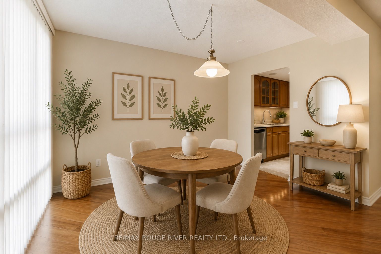 3650 Kaneff Crescent 1008 Property Photo 3