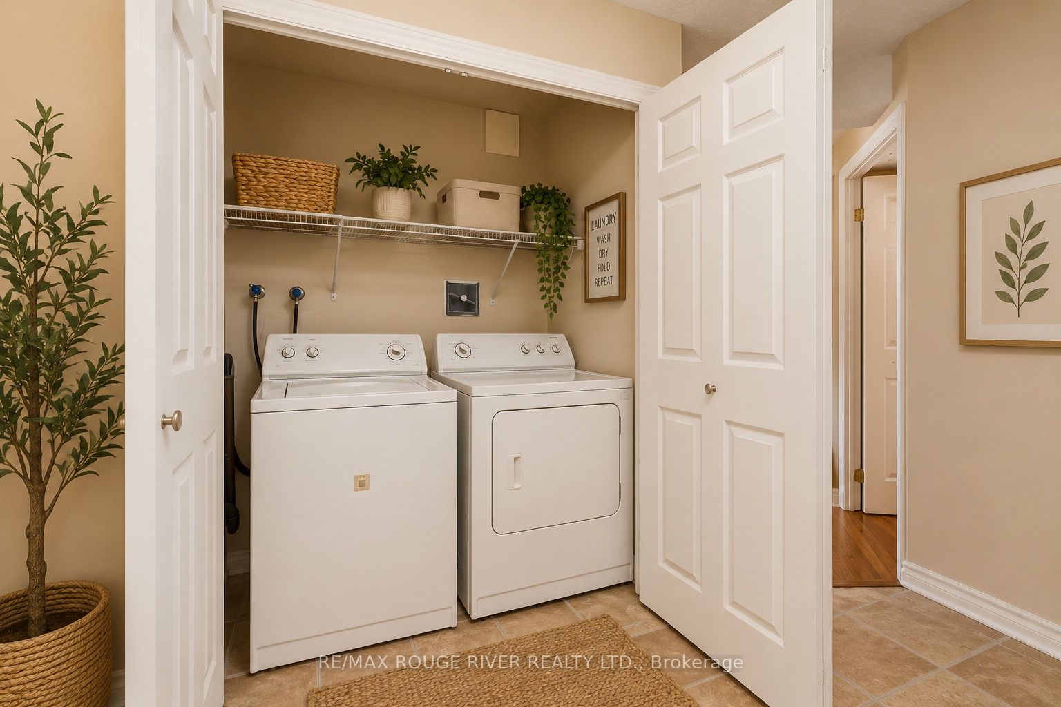 3650 Kaneff Crescent 1008 Property Photo 6