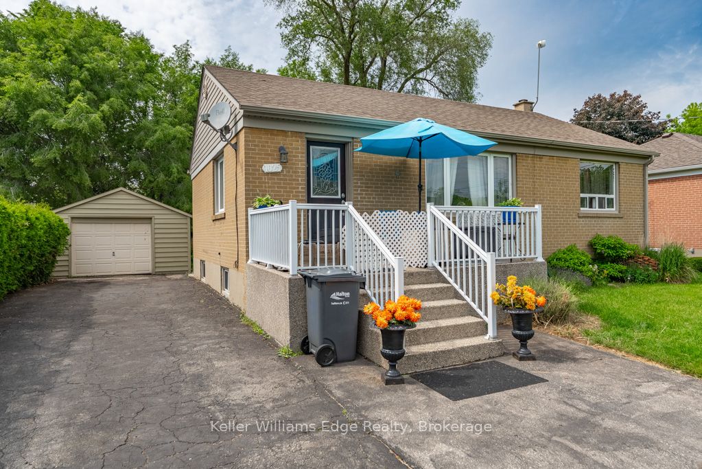 1025 Pinegrove Road Property Photo 3