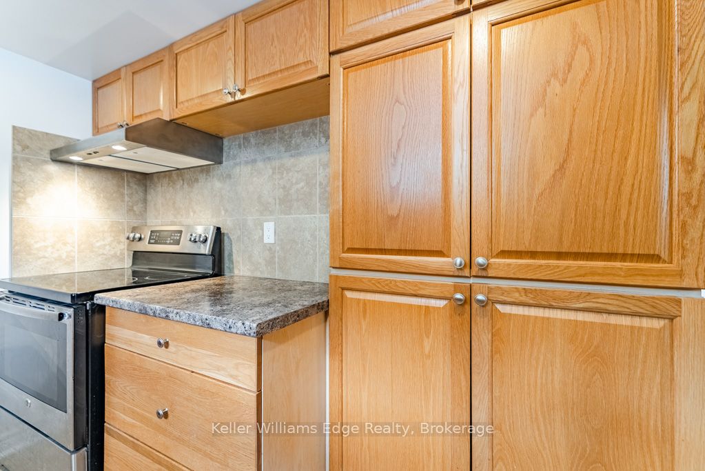 1025 Pinegrove Road Property Photo 8