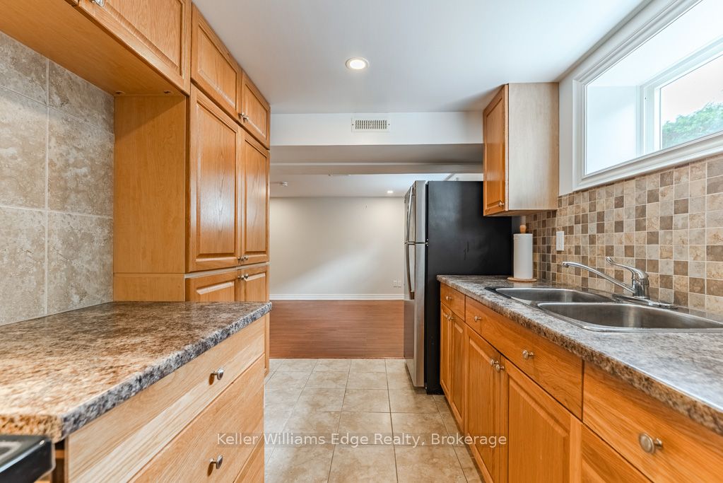 1025 Pinegrove Road Property Photo 9