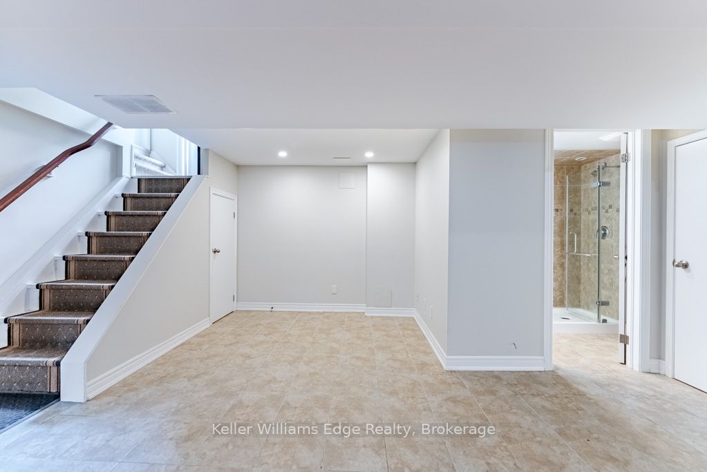 1025 Pinegrove Road Property Photo 12