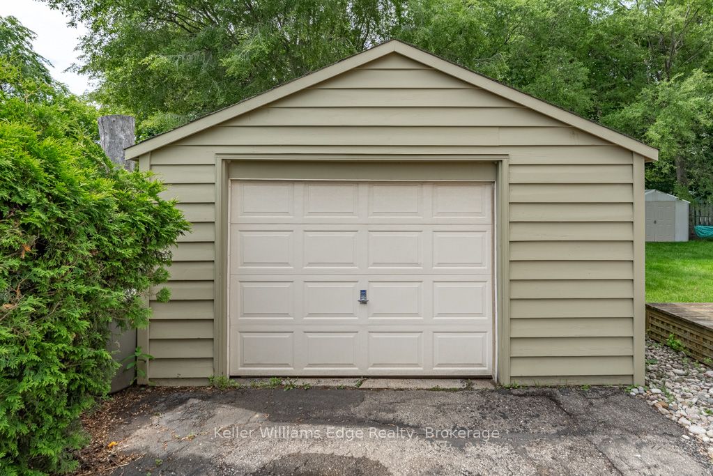 1025 Pinegrove Road Property Photo 32