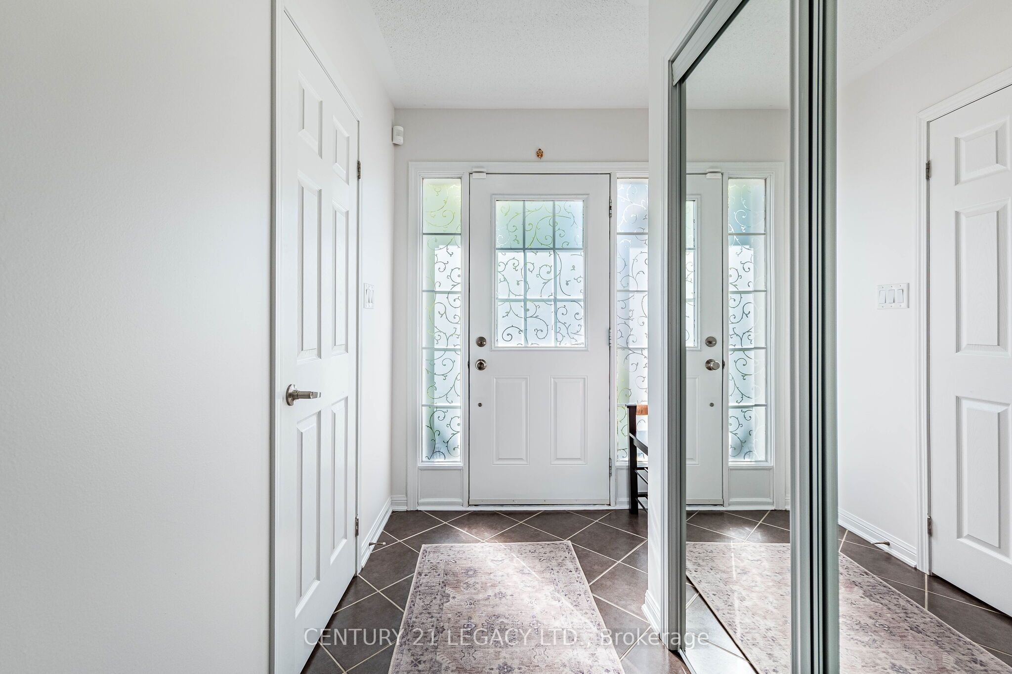 579 Speyer Circle N Property Photo 4