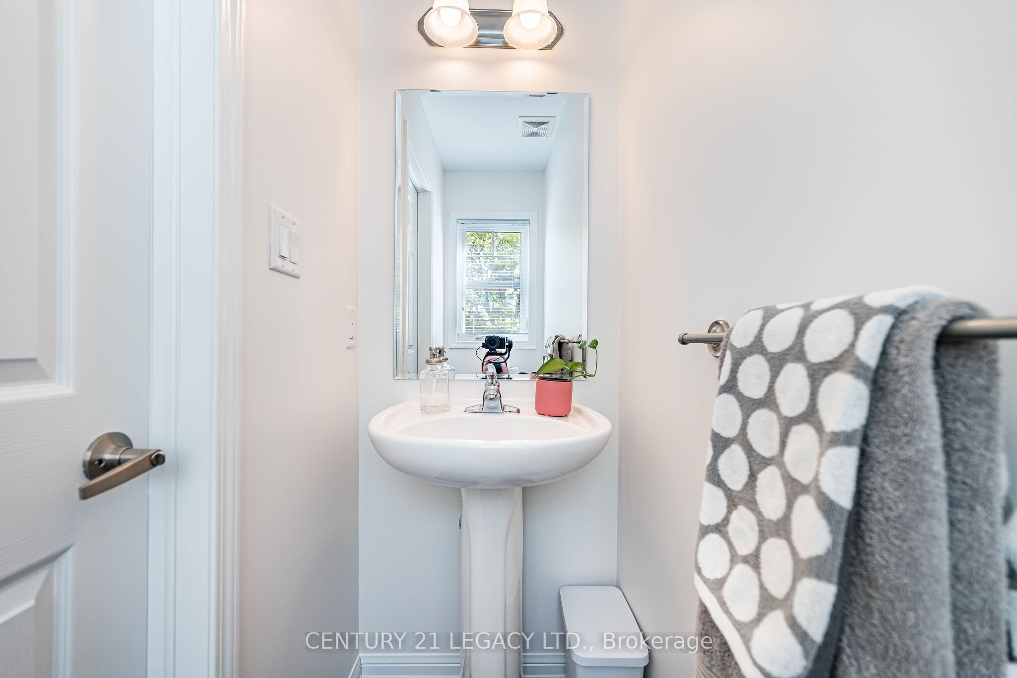 579 Speyer Circle N Property Photo 29