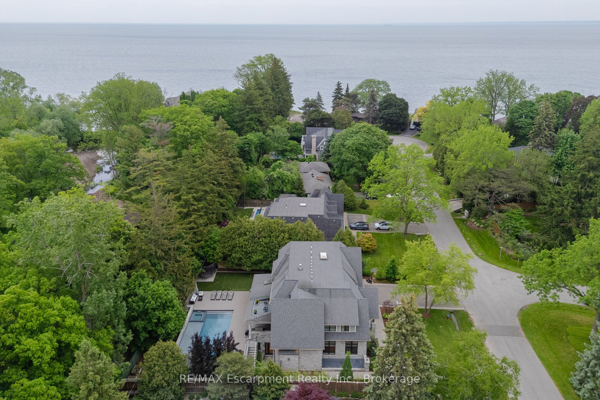 129 Wolfdale Avenue Property Photo 3