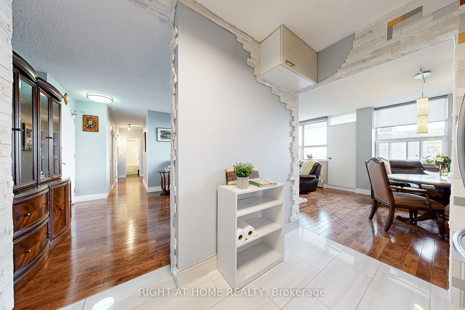 151 Larose Avenue E 907 Property Photo 14