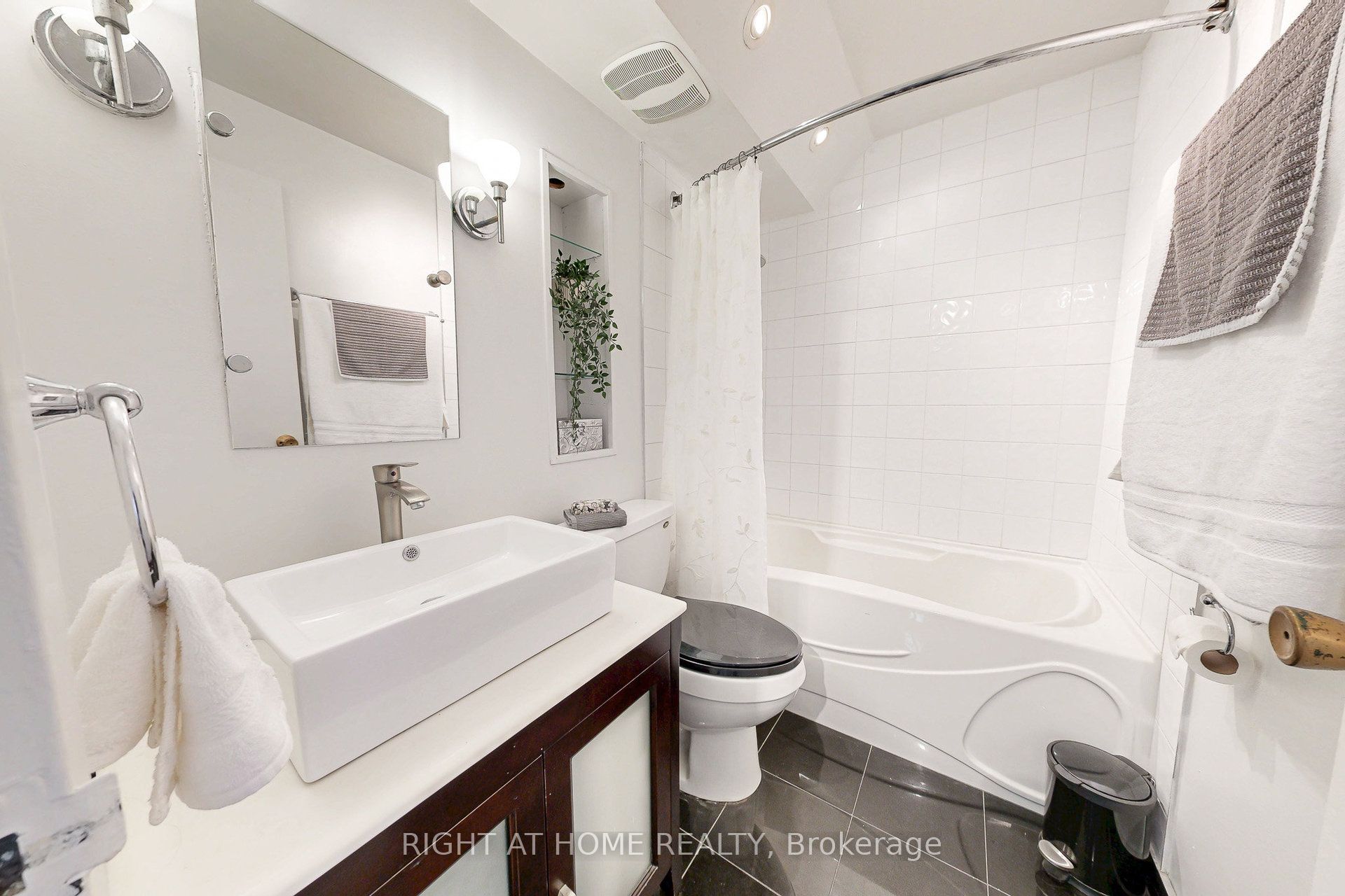 151 Larose Avenue E 907 Property Photo 15