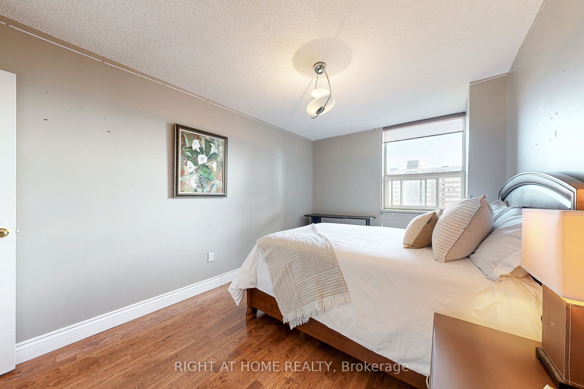 151 Larose Avenue E 907 Property Photo 17
