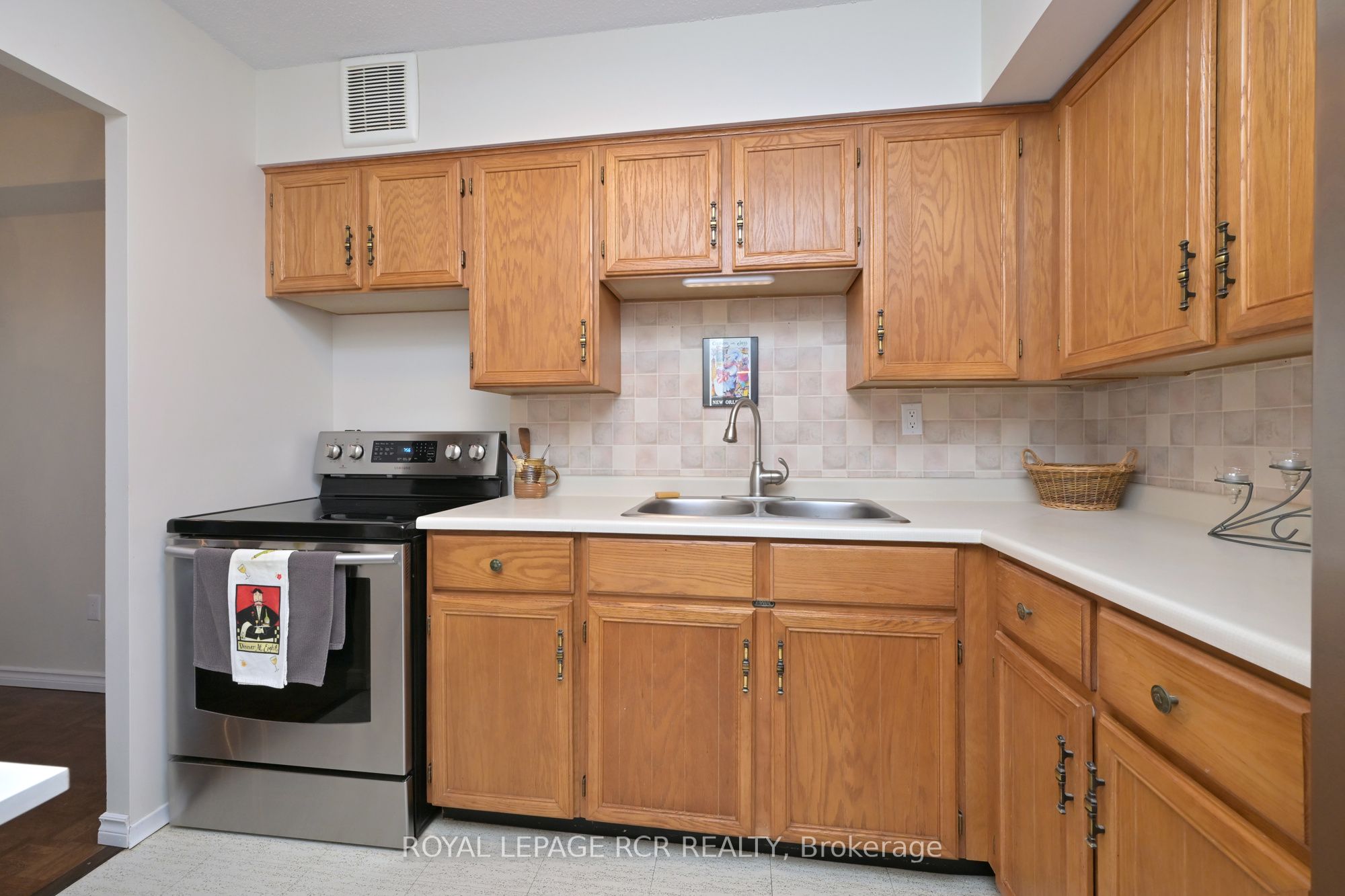 8 Fead Street 812 Property Photo 7