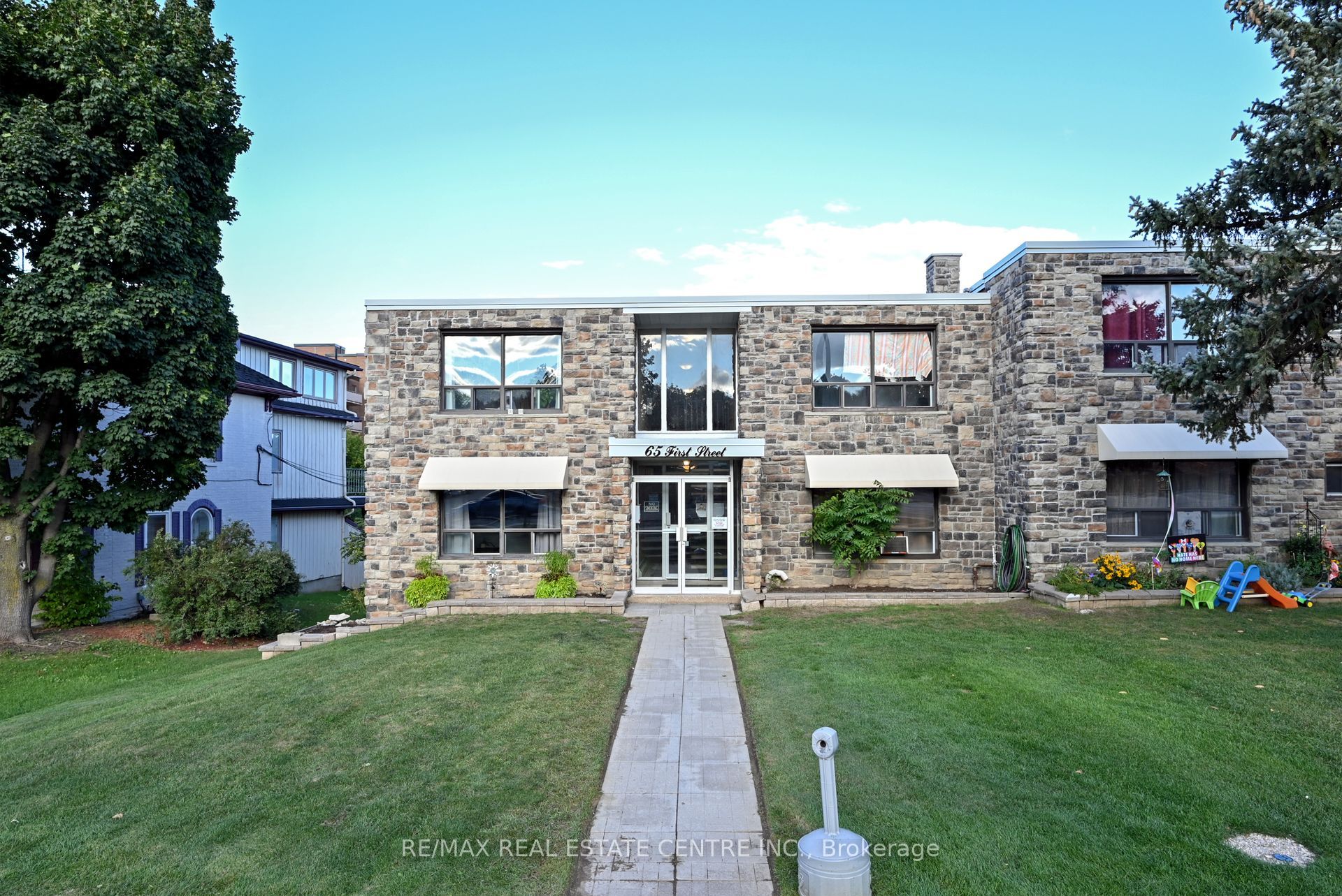 65 First Street 10 Property Photo 1