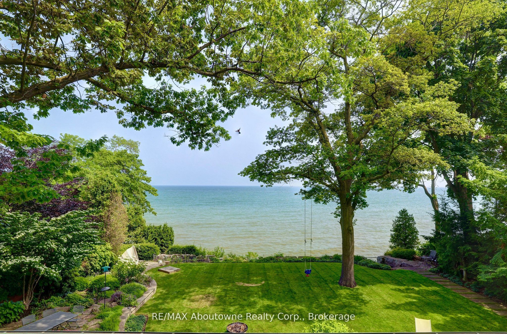 350 King Street Property Photo 5