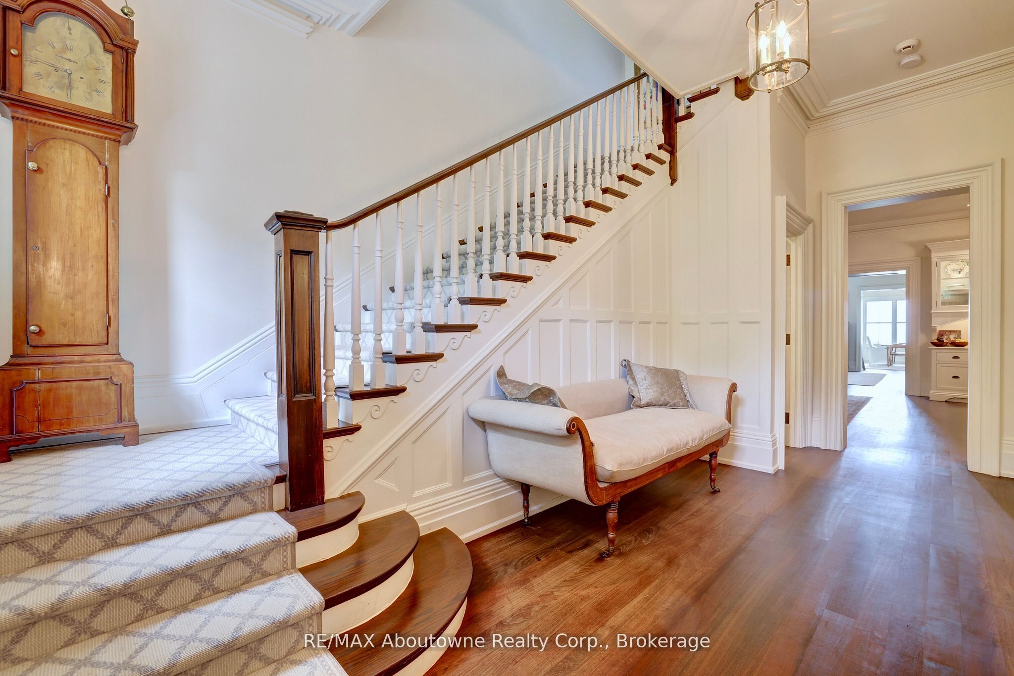350 King Street Property Photo 6