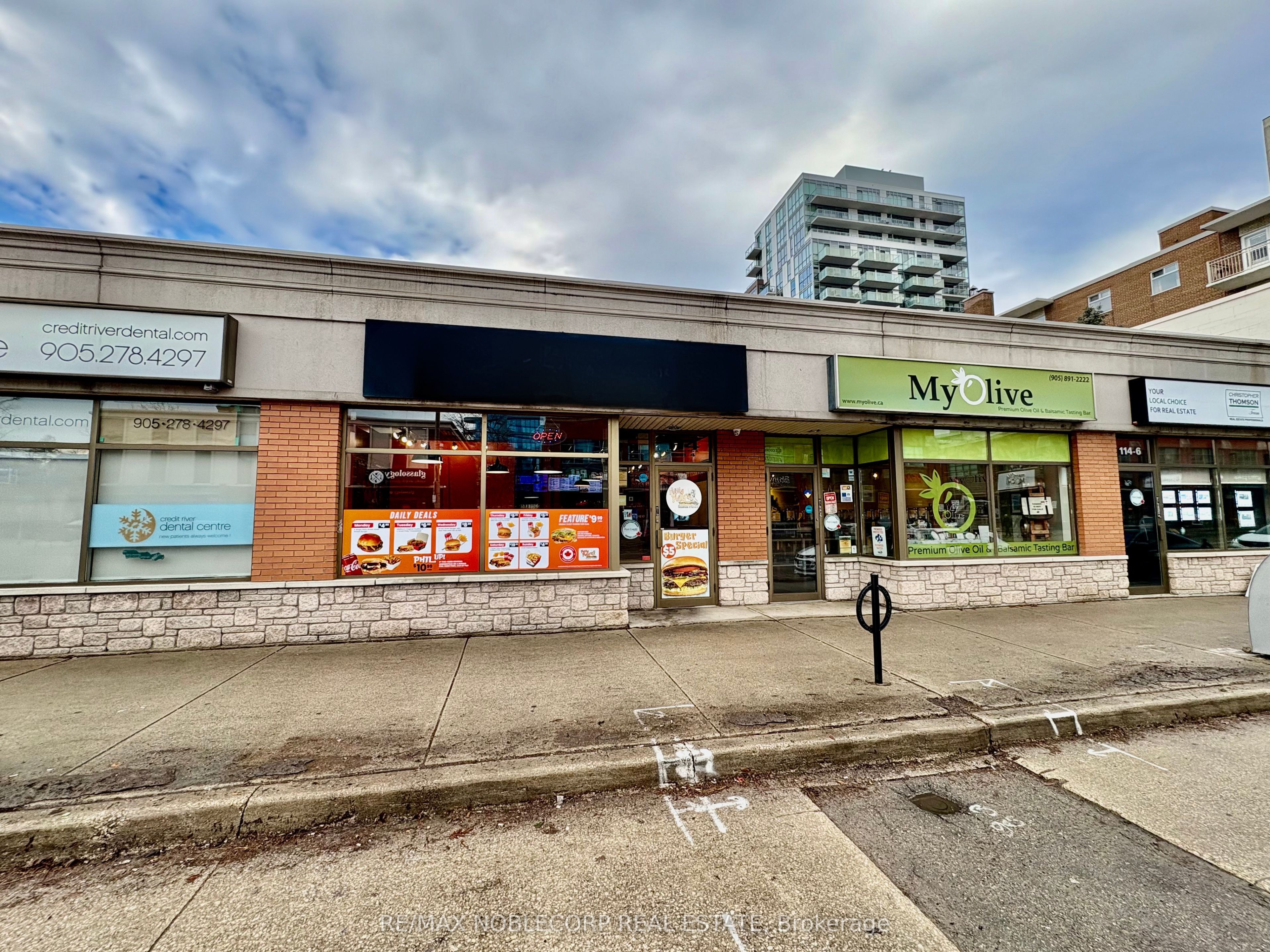 114 Lakeshore Road E 4 Property Photo 18