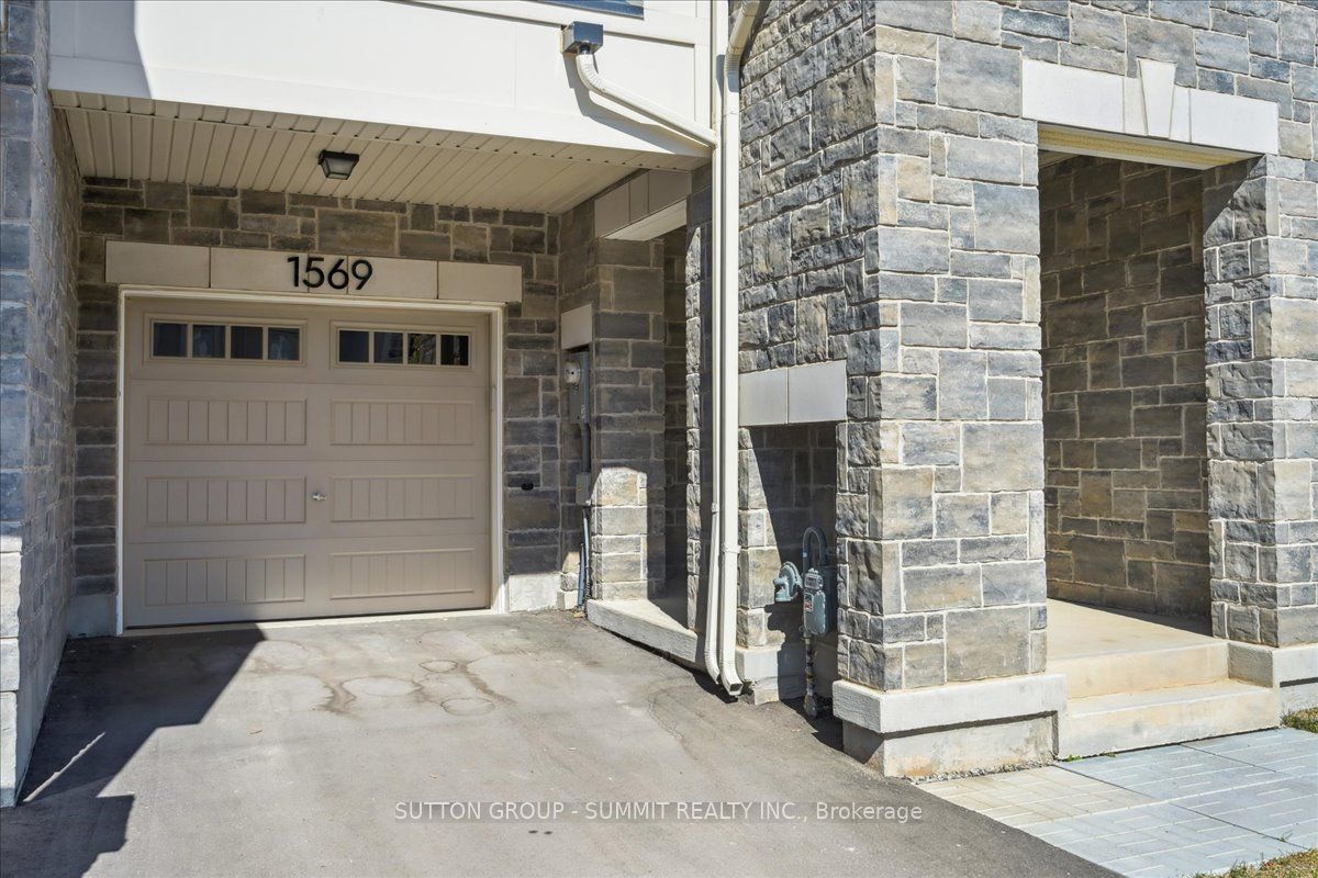 1569 Denison Place Property Photo 4