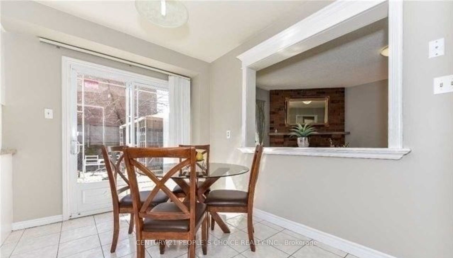 4339 Radisson (upper Level) Crescent W Property Photo 5