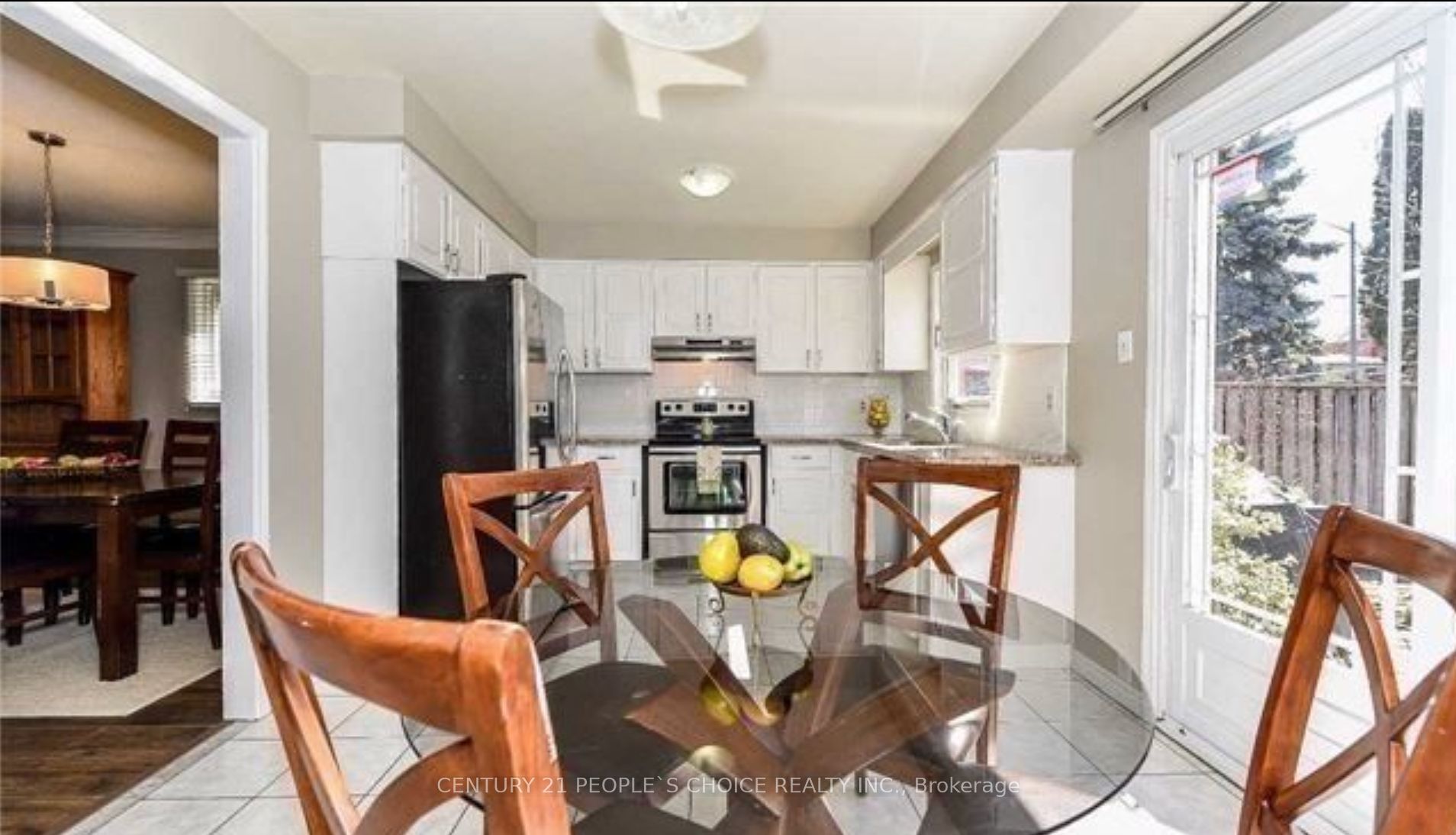 4339 Radisson (upper Level) Crescent W Property Photo 6