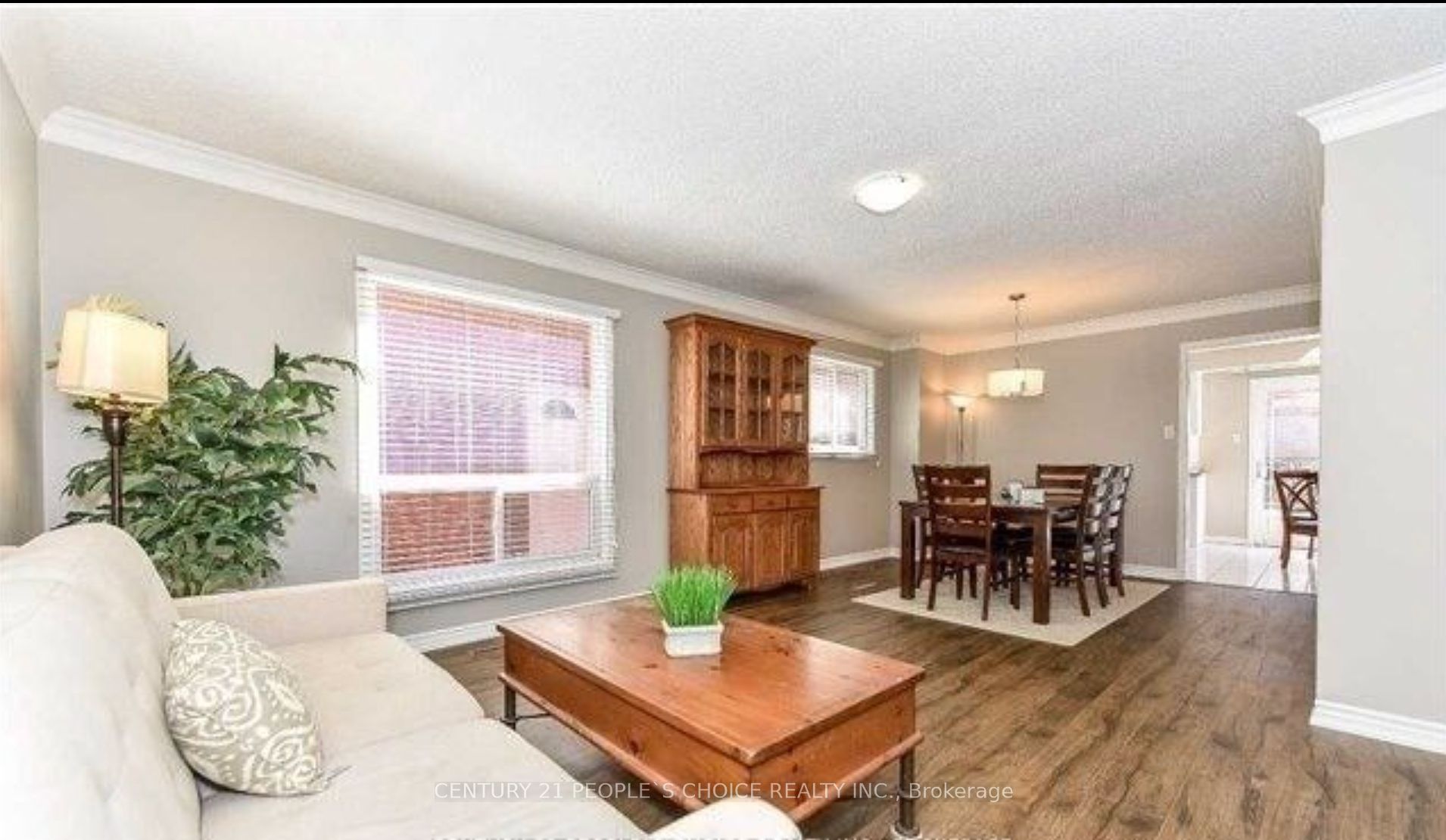 4339 Radisson (upper Level) Crescent W Property Photo 7