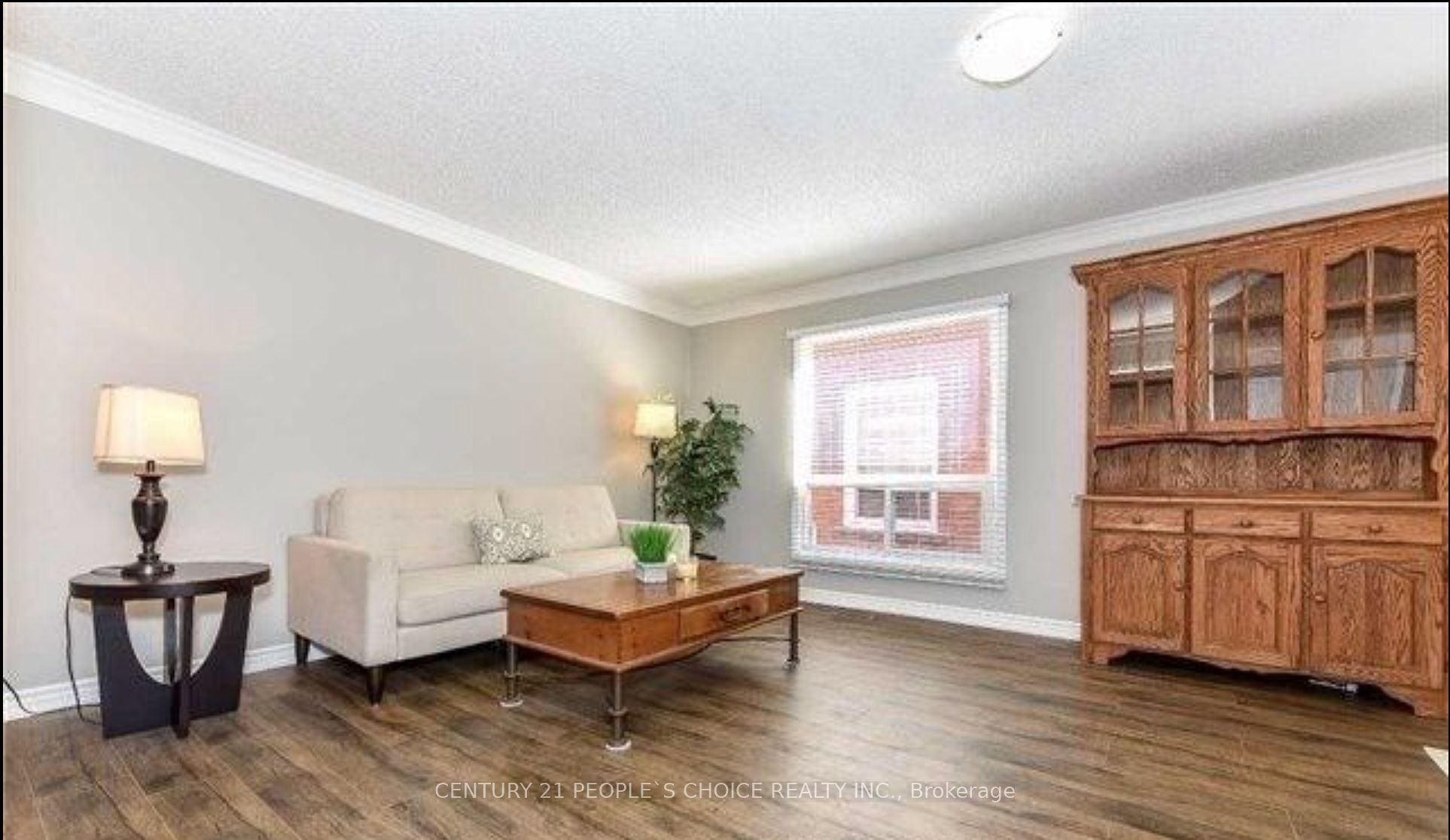 4339 Radisson (upper Level) Crescent W Property Photo 8