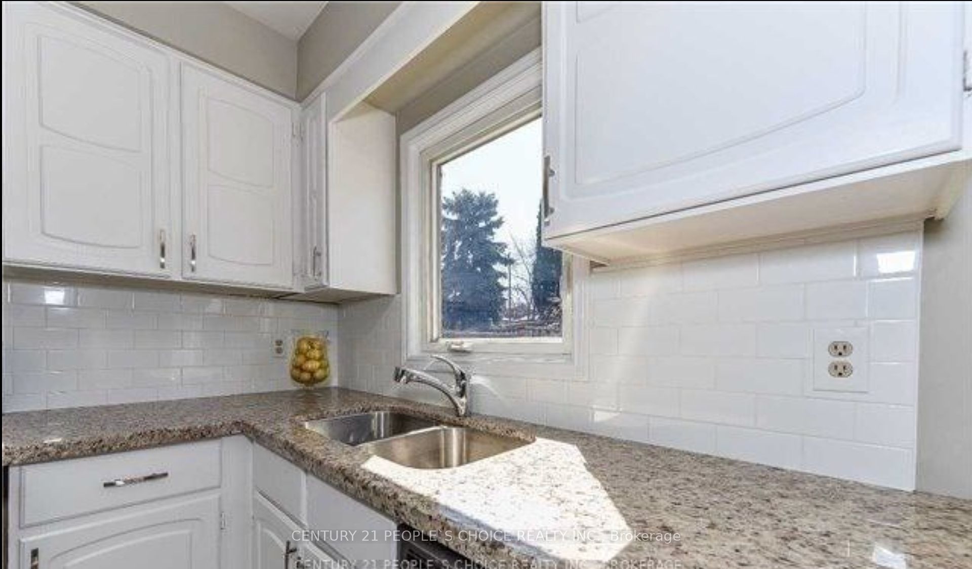 4339 Radisson (upper Level) Crescent W Property Photo 10