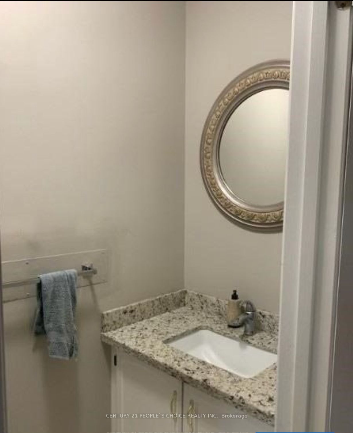 4339 Radisson (upper Level) Crescent W Property Photo 12