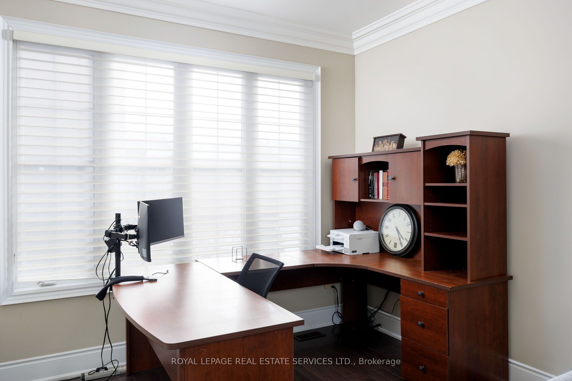 125 Paliser Court Property Photo 8