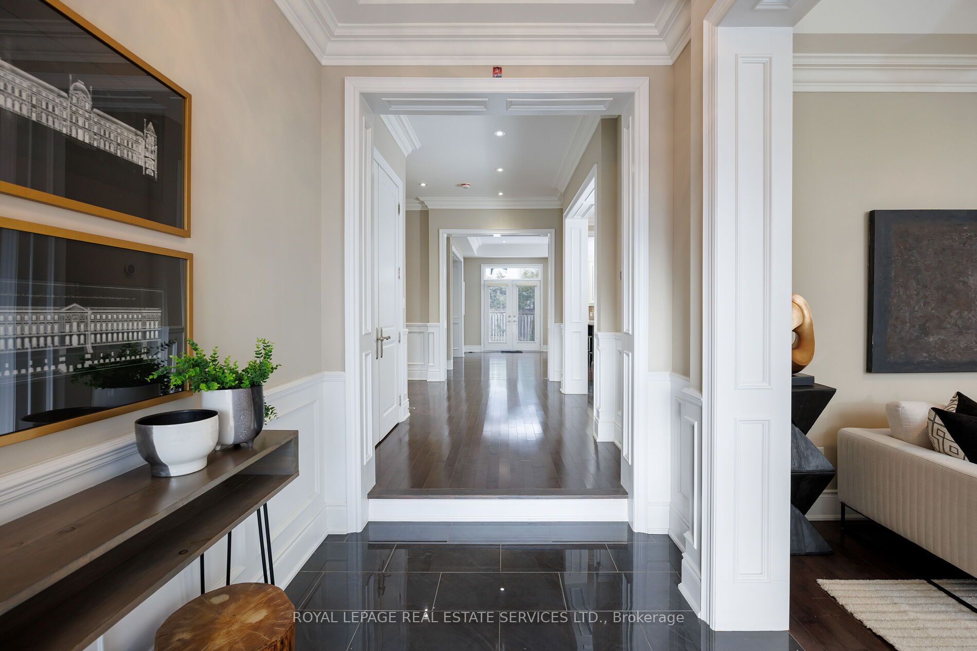 125 Paliser Court Property Photo 9