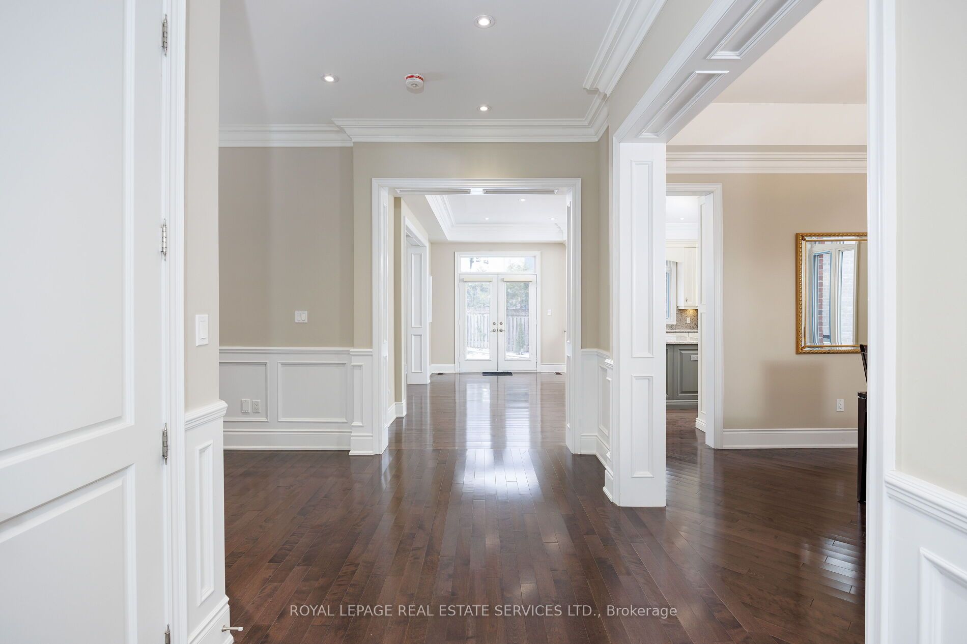 125 Paliser Court Property Photo 11