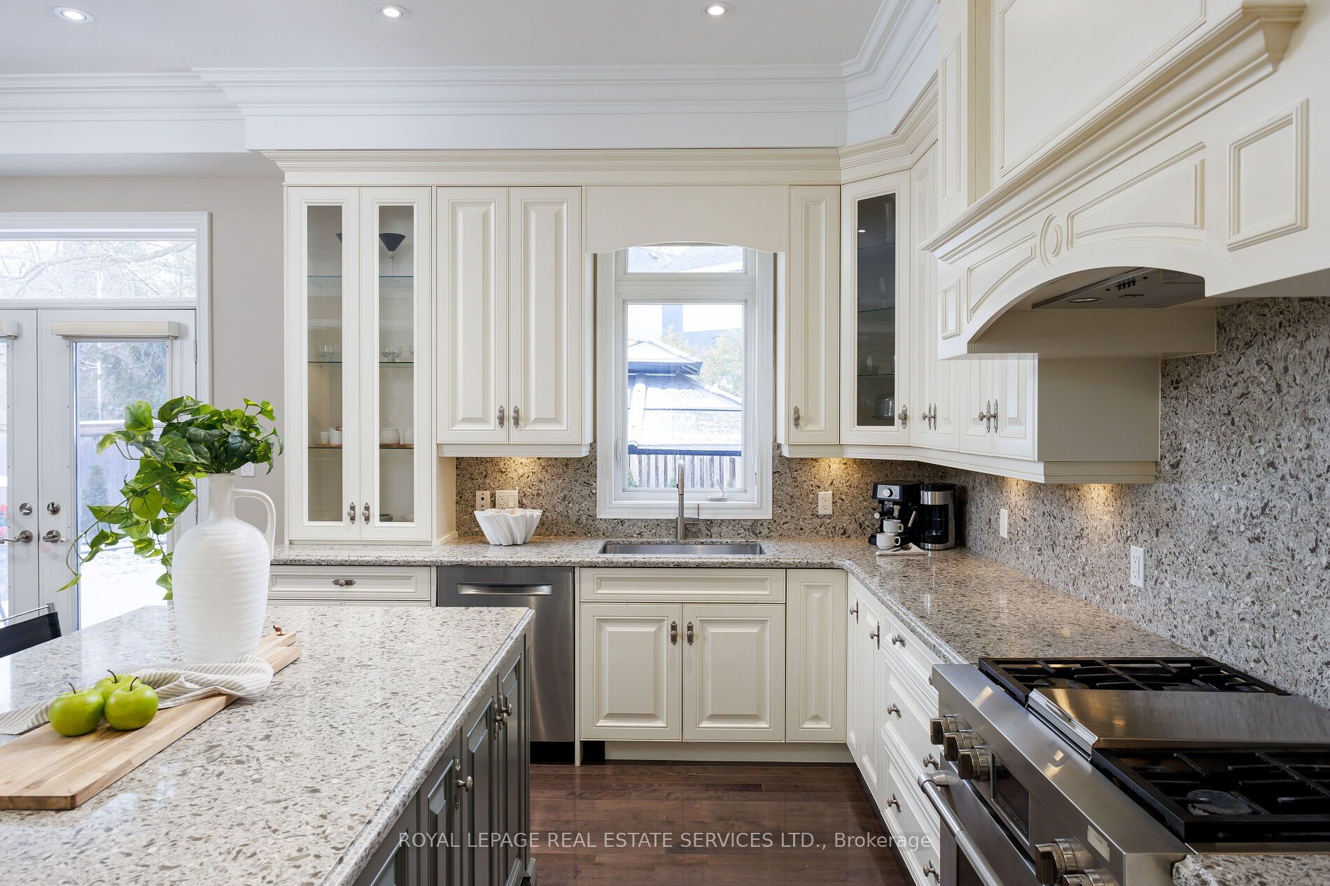 125 Paliser Court Property Photo 13
