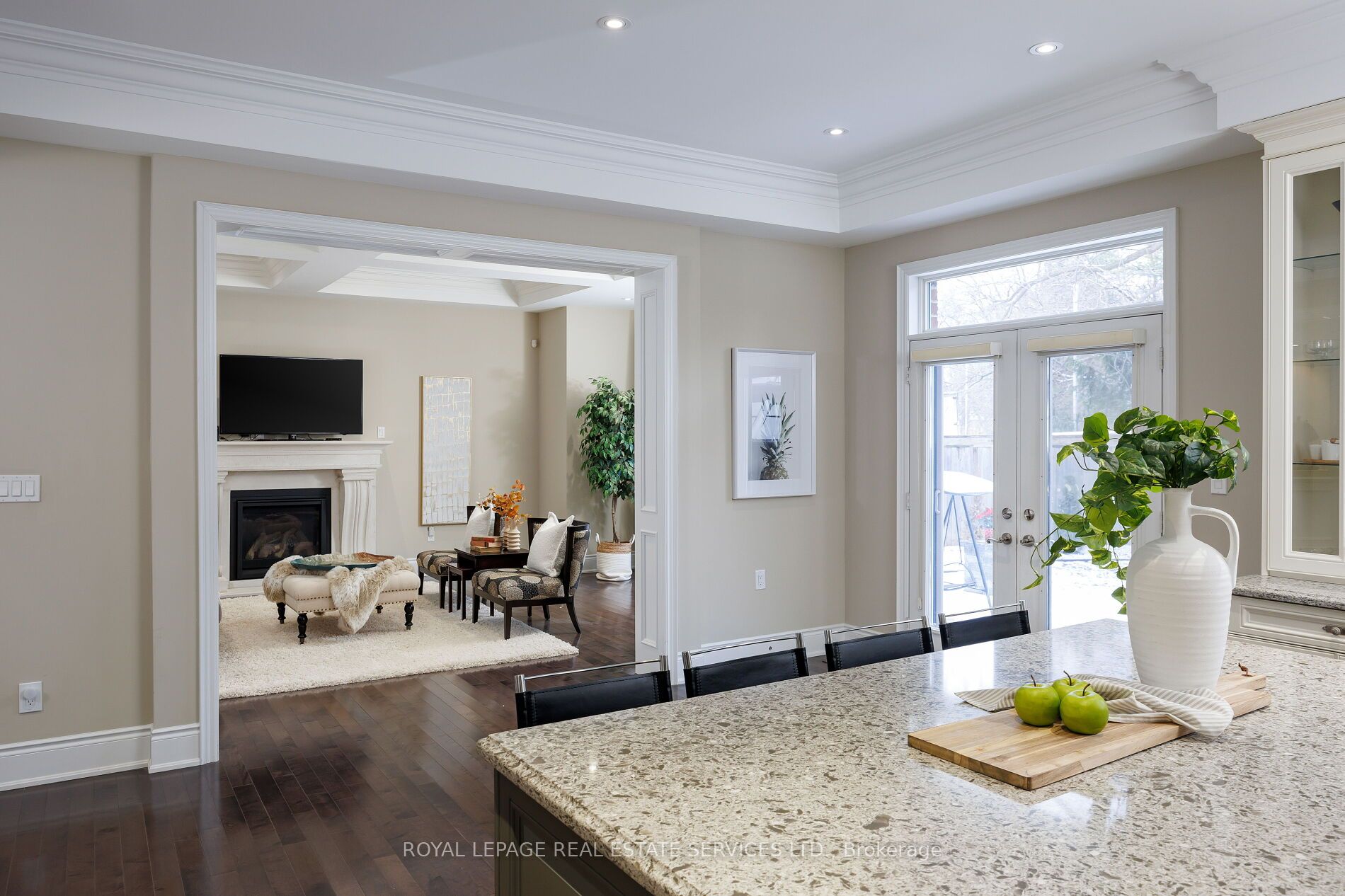 125 Paliser Court Property Photo 14