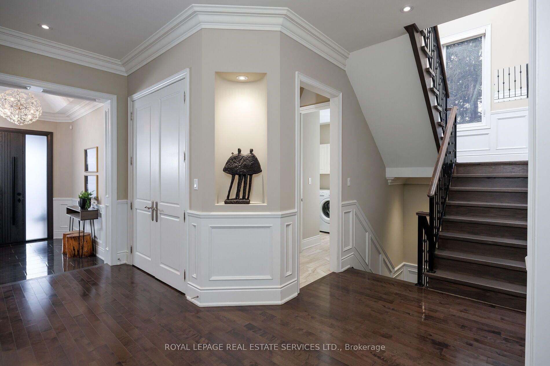 125 Paliser Court Property Photo 17