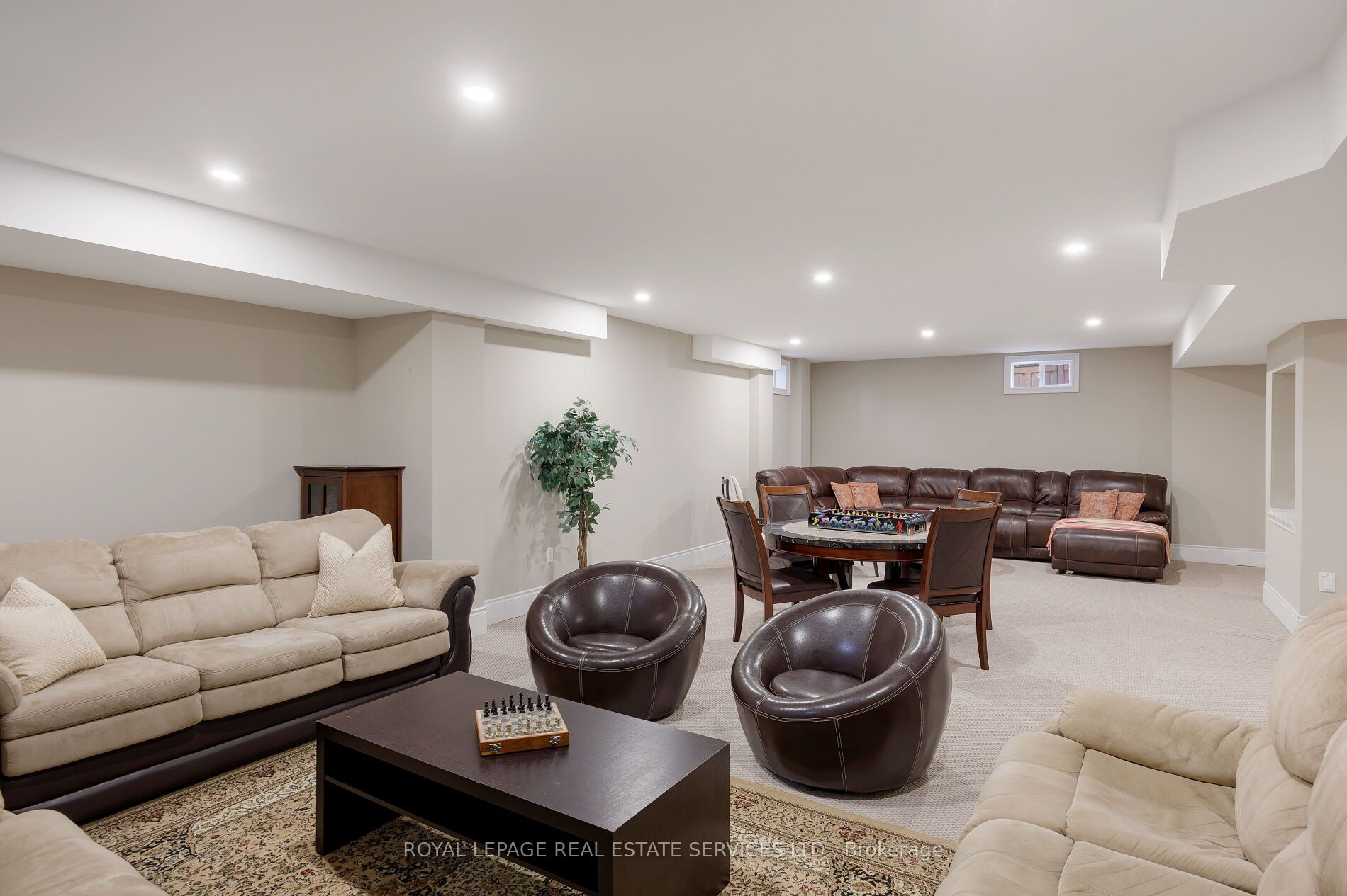 125 Paliser Court Property Photo 33